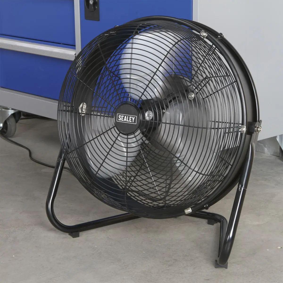 Sealey Industrial High Velocity Floor Fan with Internal Oscillation 18 - Image 5