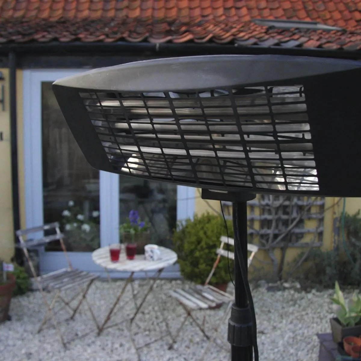 Sealey Infrared Quartz Patio Heater 2000W/230V with Telescopic Floor Stand - Image 4