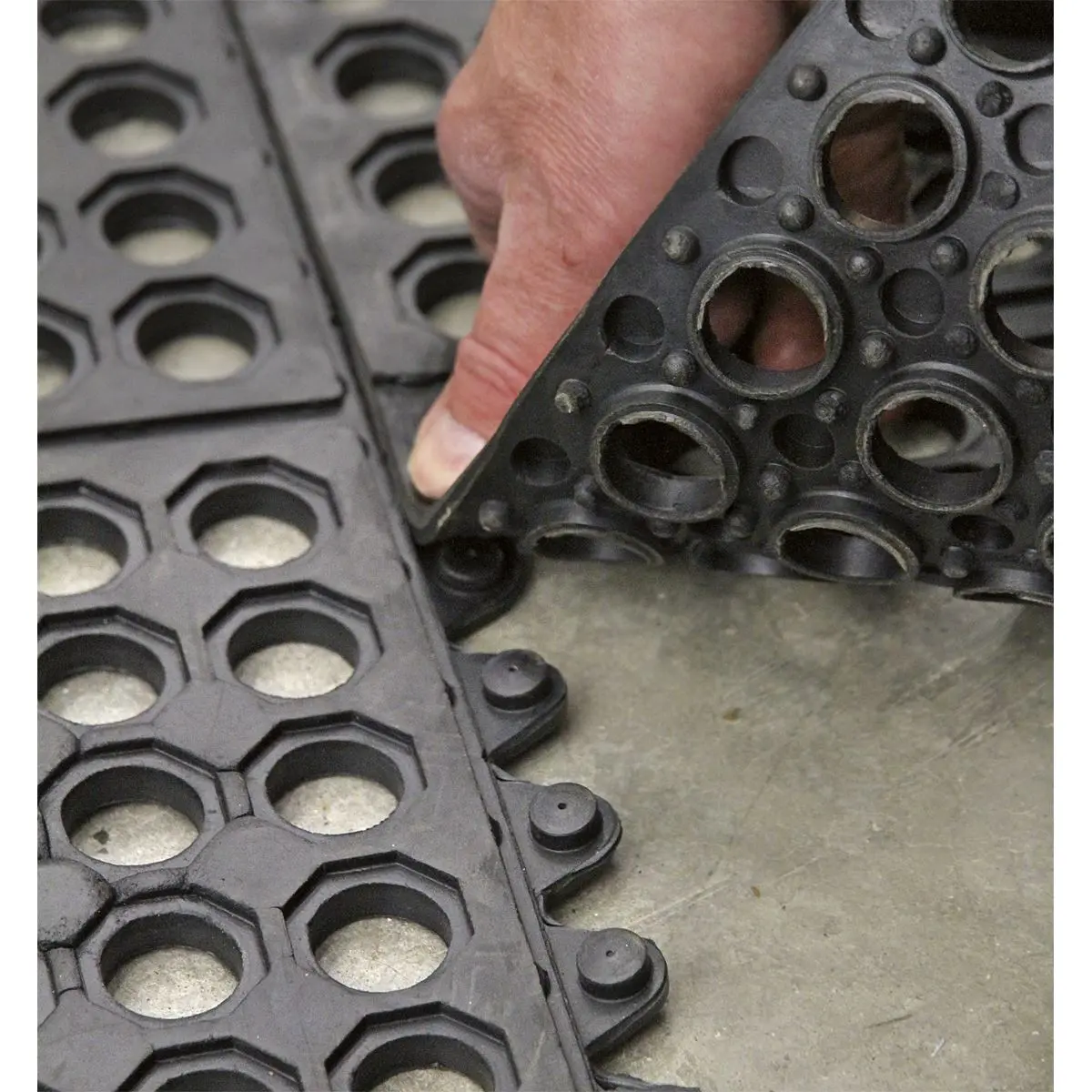 Sealey Interlocking Anti-Fatigue Matting 920 x 920mm - Image 8