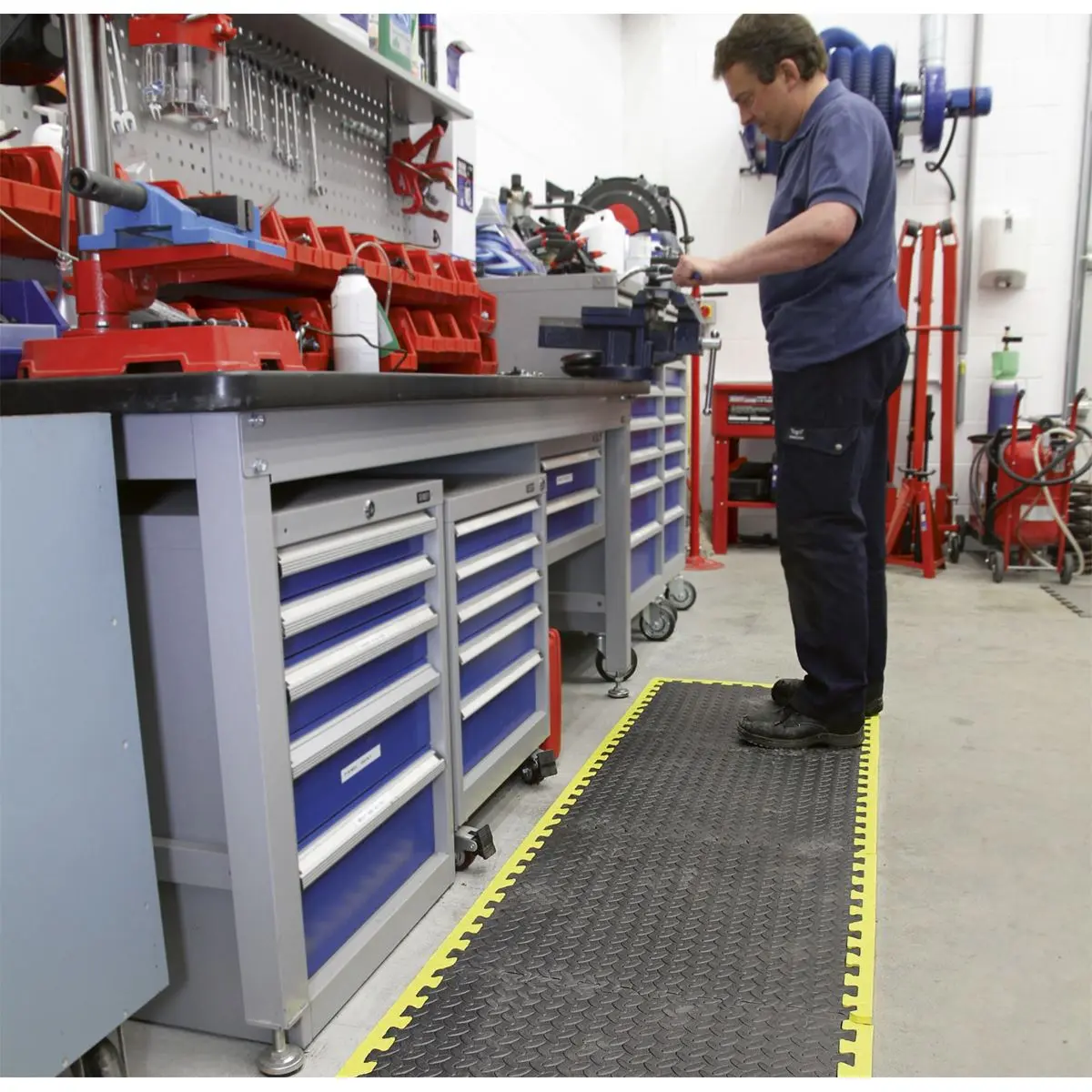 Sealey Interlocking EVA Foam Workshop Mat Set with Hi-Vis Edges 1240 x 1825mm - Image 5