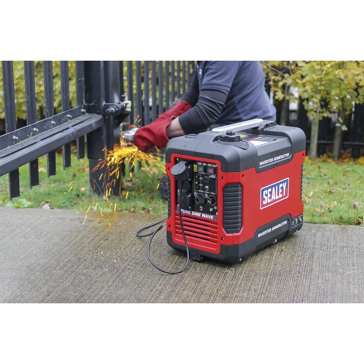 Sealey Inverter Generator 2000W 230V 4-Stroke Engine - Image 4
