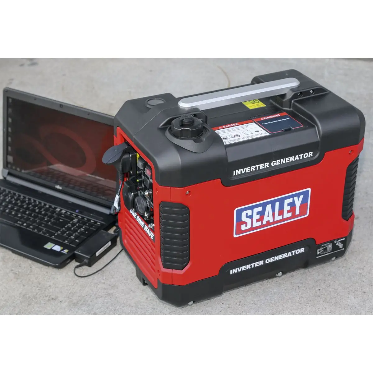 Sealey Inverter Generator 2000W 230V 4-Stroke Engine - Image 6