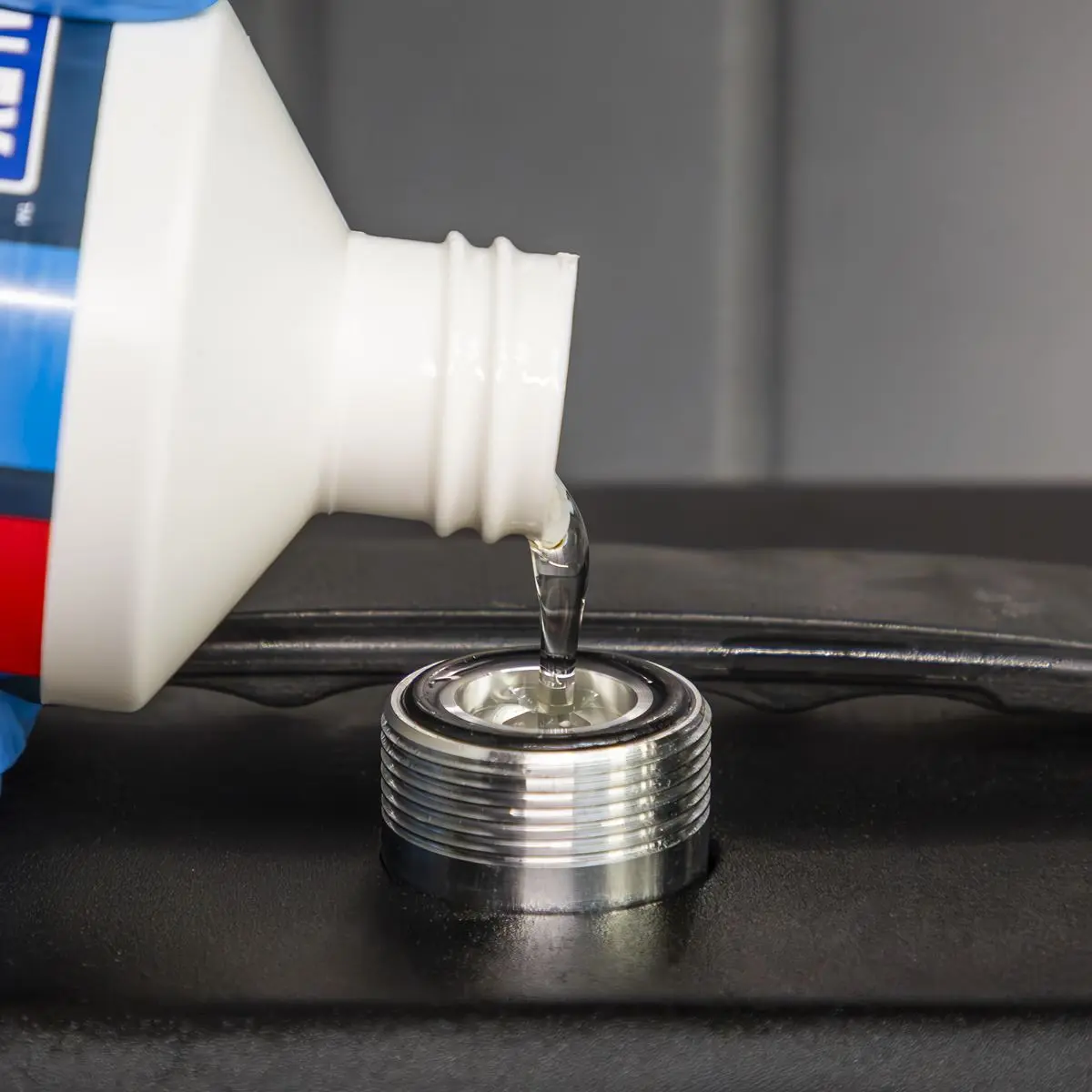 Sealey Leak Detector Oil 500ml - Image 8