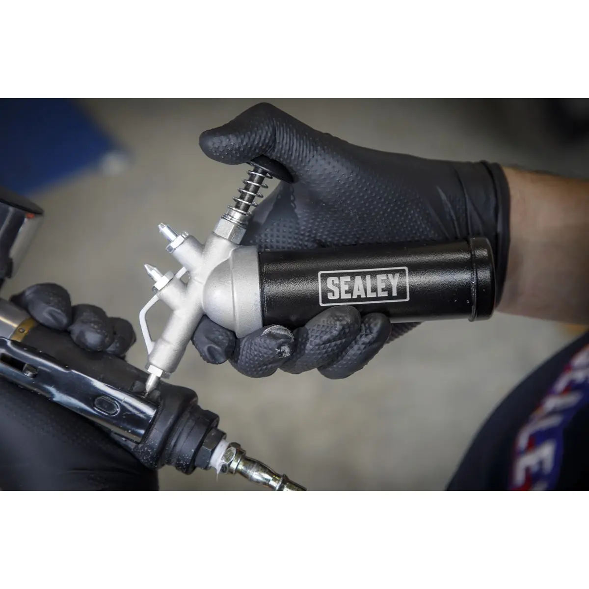 Sealey Mini Grease Gun Push Type - Image 6