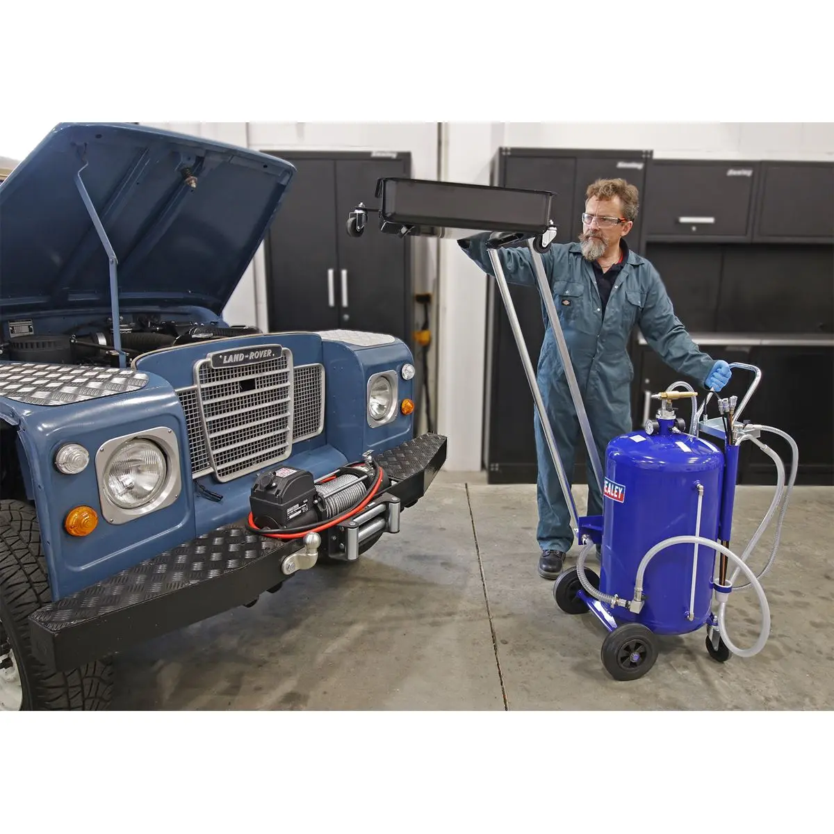 Sealey Mobile Oil Drainer with Probes 80L Cantilever Air Discharge - Image 3
