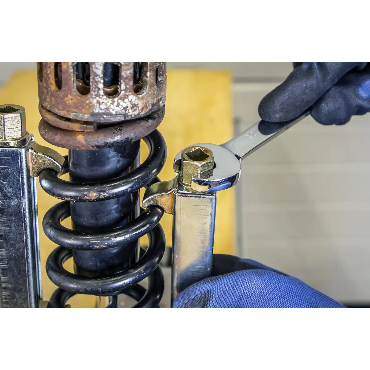 Sealey Motorcycle Coil Spring Compressor - Image 3