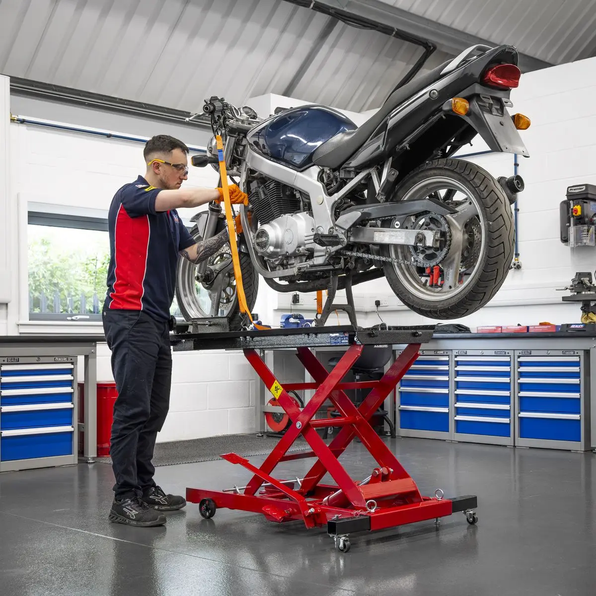 Sealey Premier Hydraulic Motorcycle Lift 363kg Capacity - Image 11