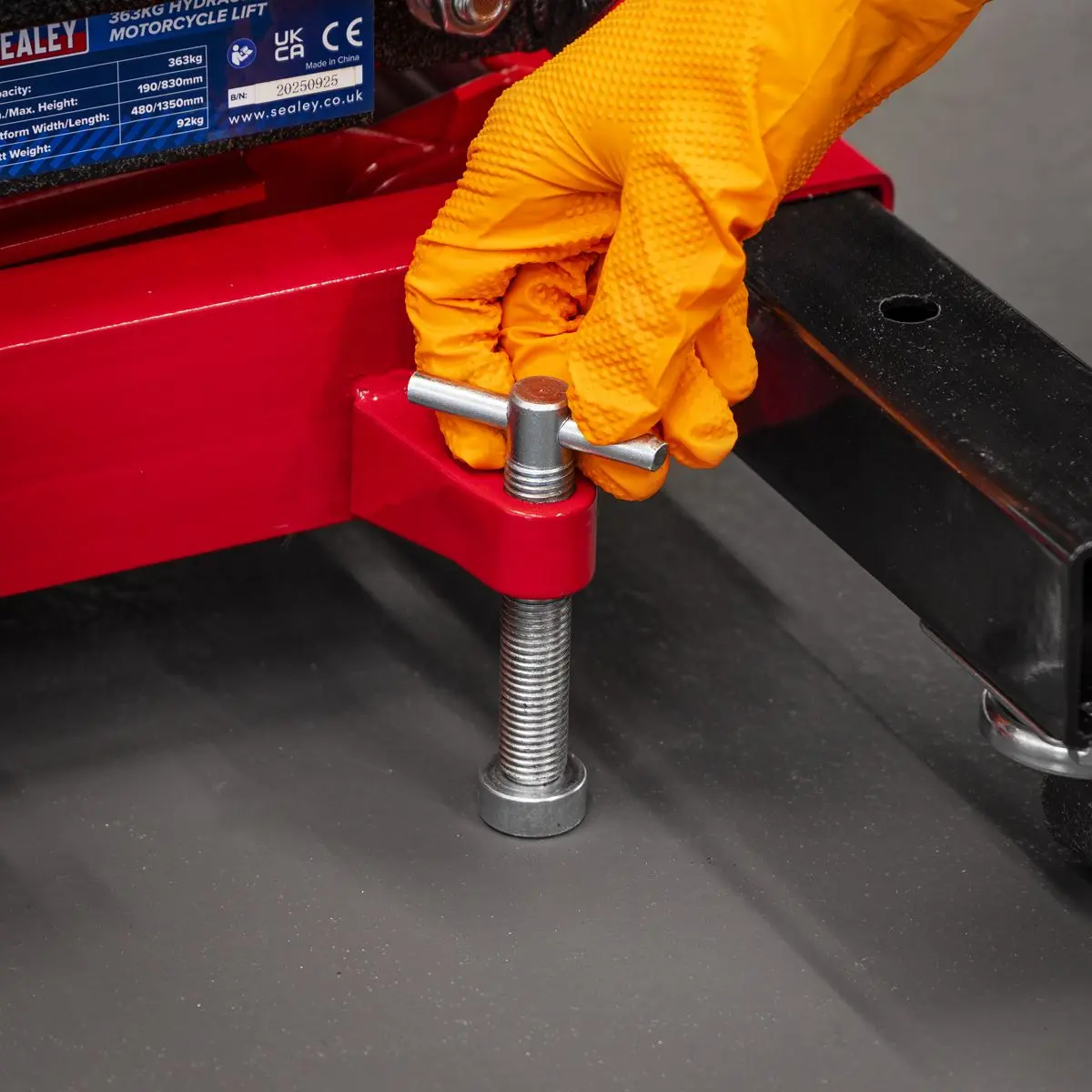Sealey Premier Hydraulic Motorcycle Lift 363kg Capacity - Image 12