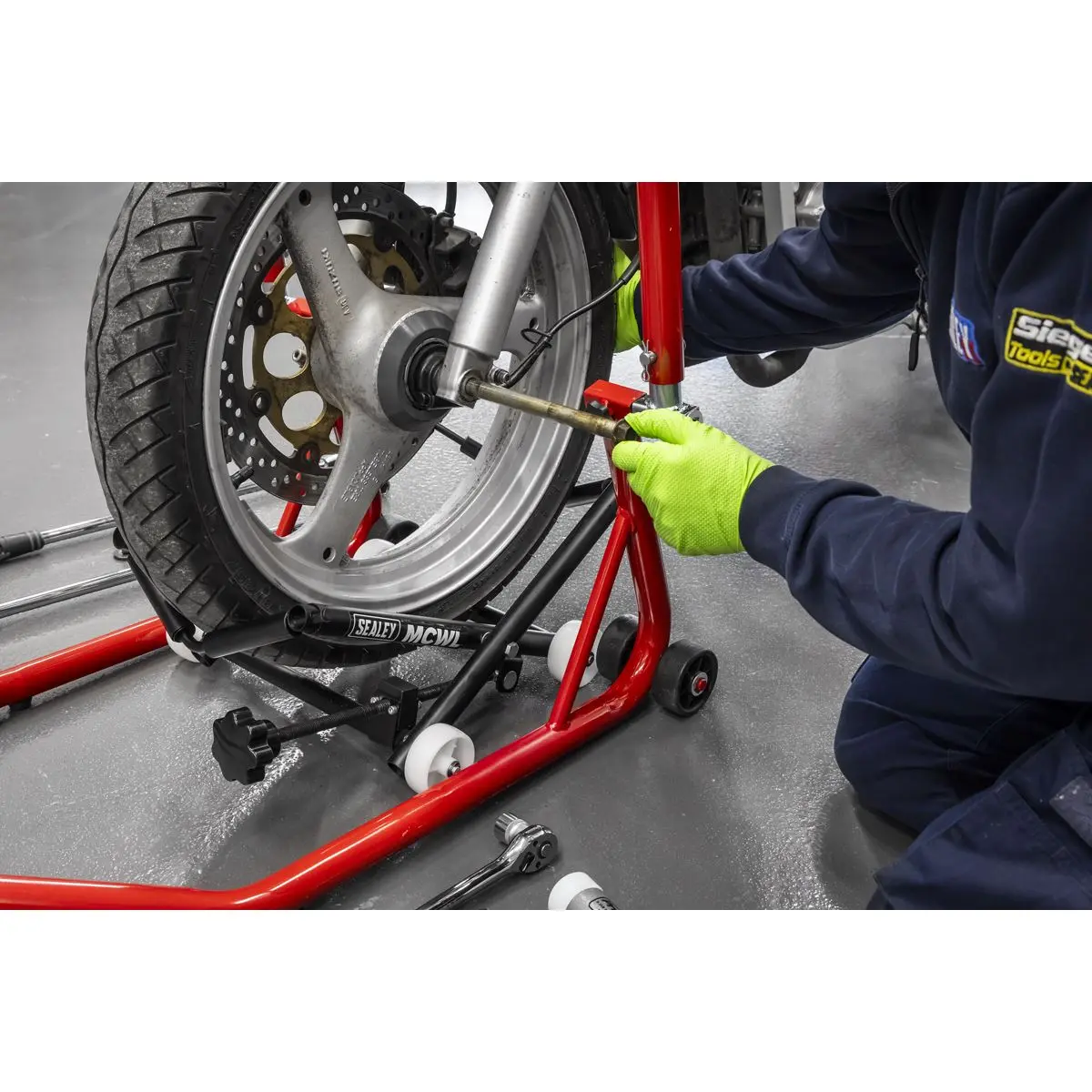 Sealey Motorcycle Wheel adjustable Support with Rollers - Image 4
