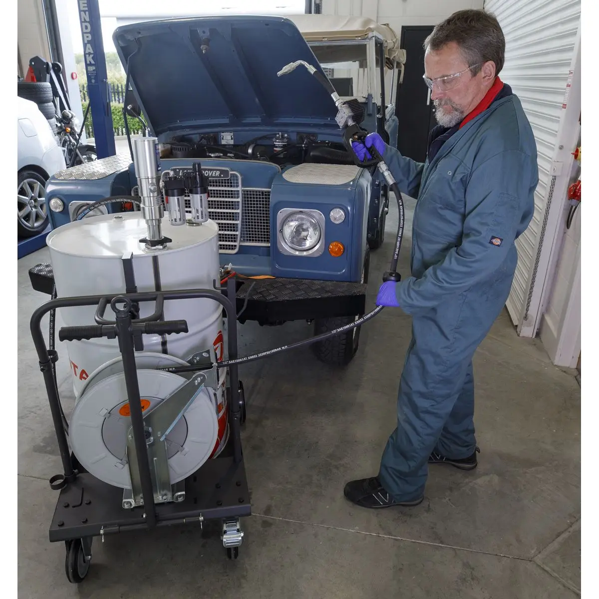 Sealey Oil Dispensing System Air Operated with 10m Retractable Hose Reel - Image 7