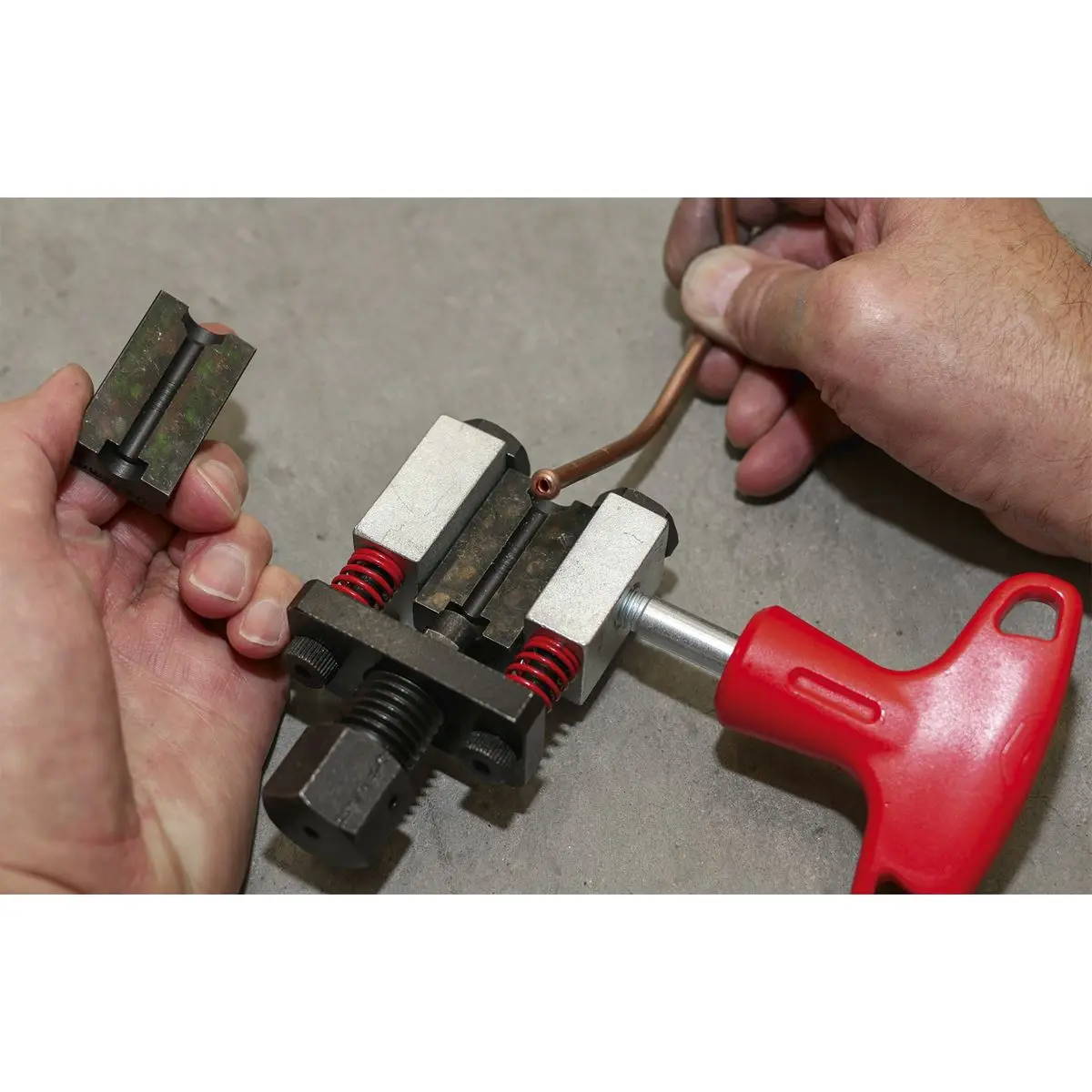 Sealey On-Vehicle Brake Pipe Flaring Tool - Image 2