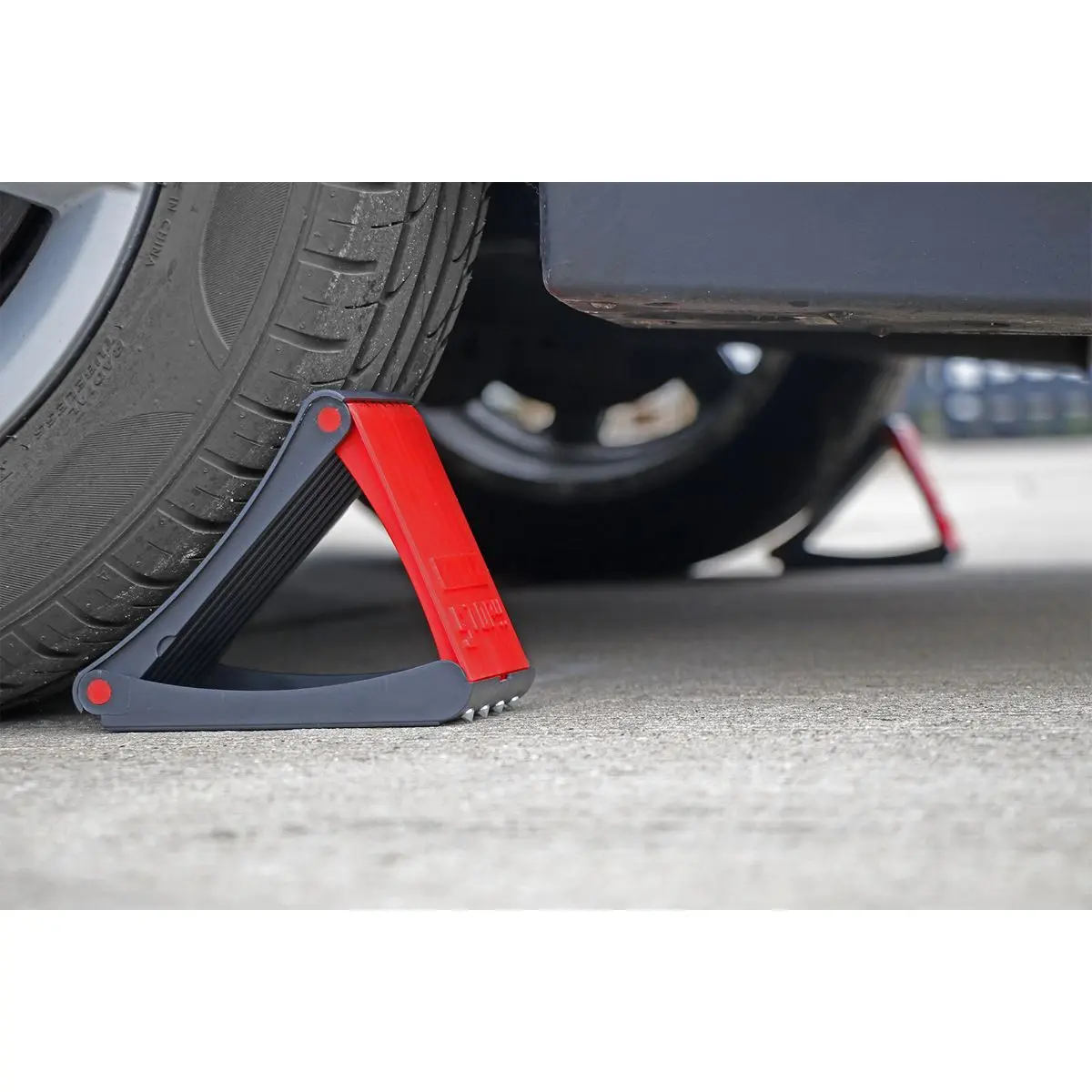 Sealey Pair of Folding Wheel Chocks - Image 3