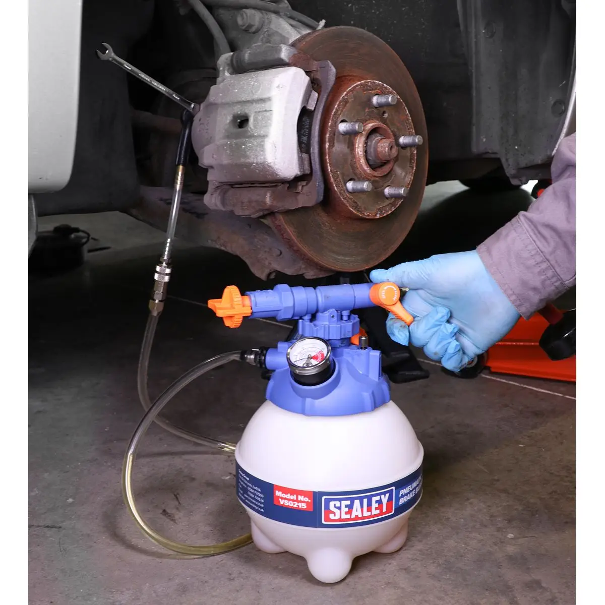 Sealey Pneumatic Brake Bleeder 3L - Image 7