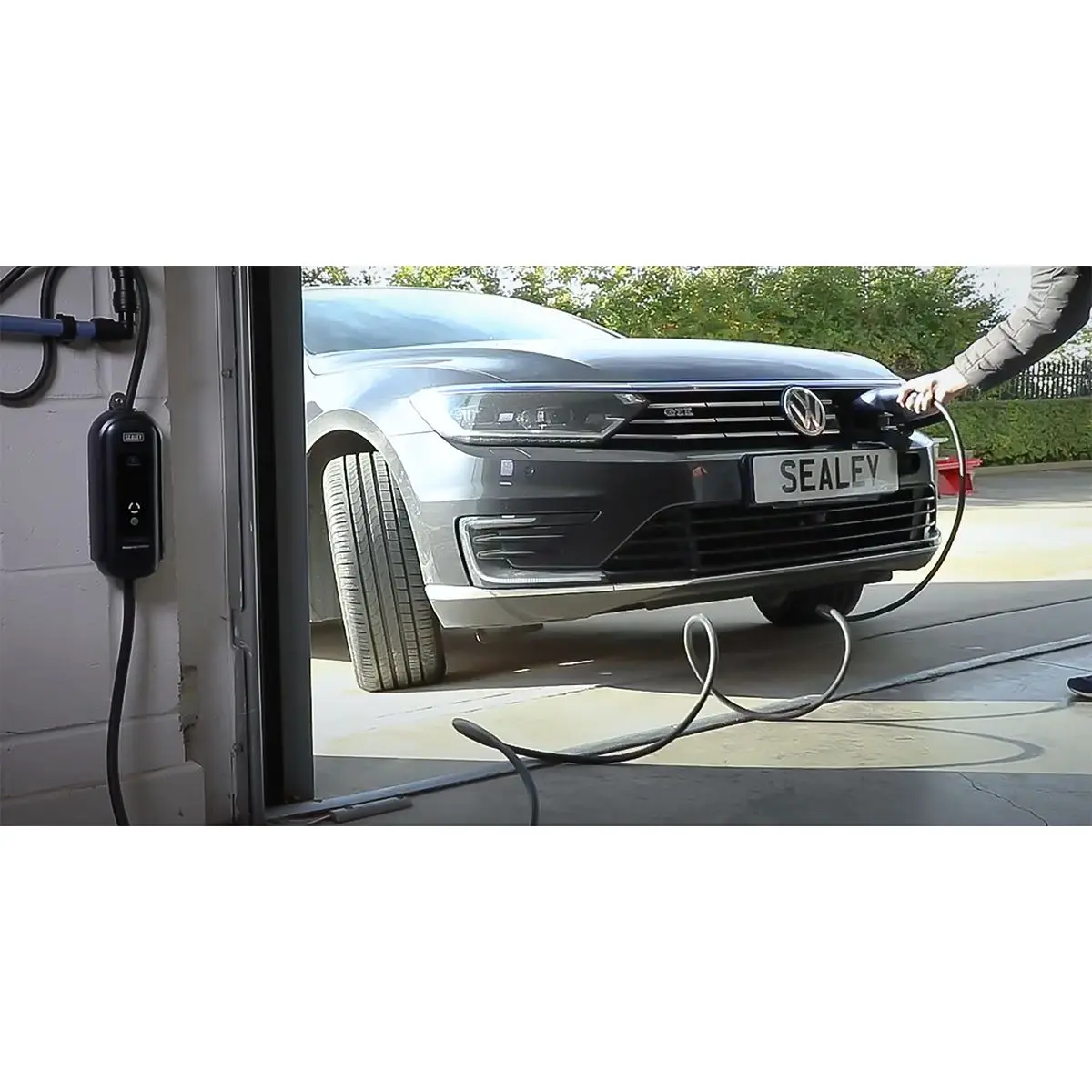 Sealey Portable EV Charger Type 1 to UK 10A (2.3KW) 5m Cable - Image 3