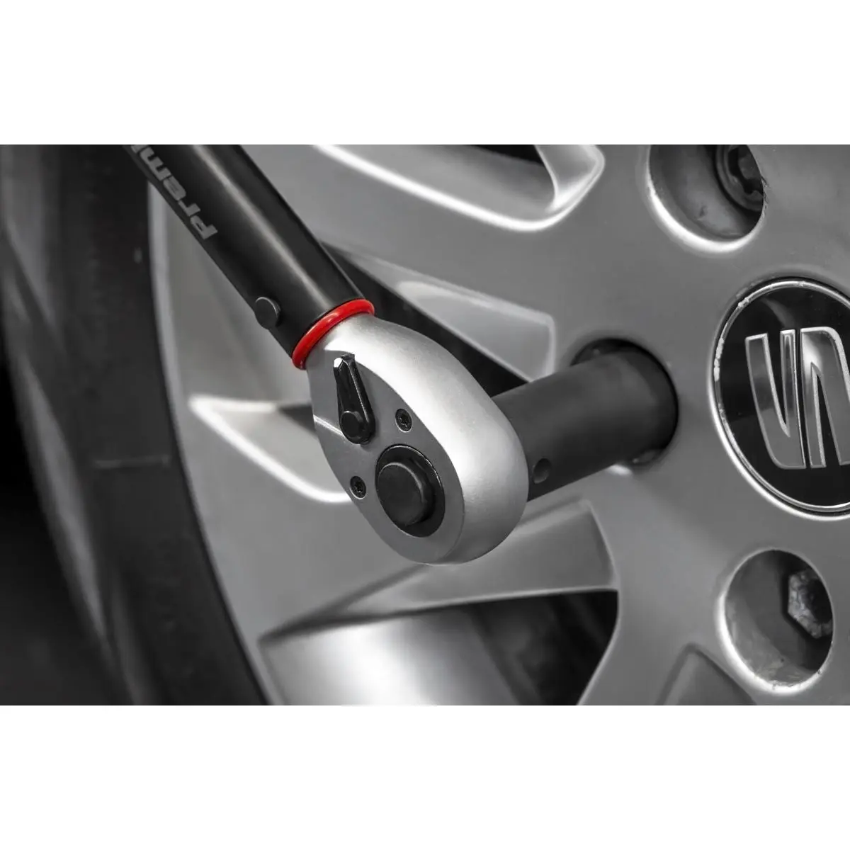Sealey Premier Black Torque Wrench Micrometer 1/2"Sq Drive Calibrated 60-330Nm - Premier Black - Image 2