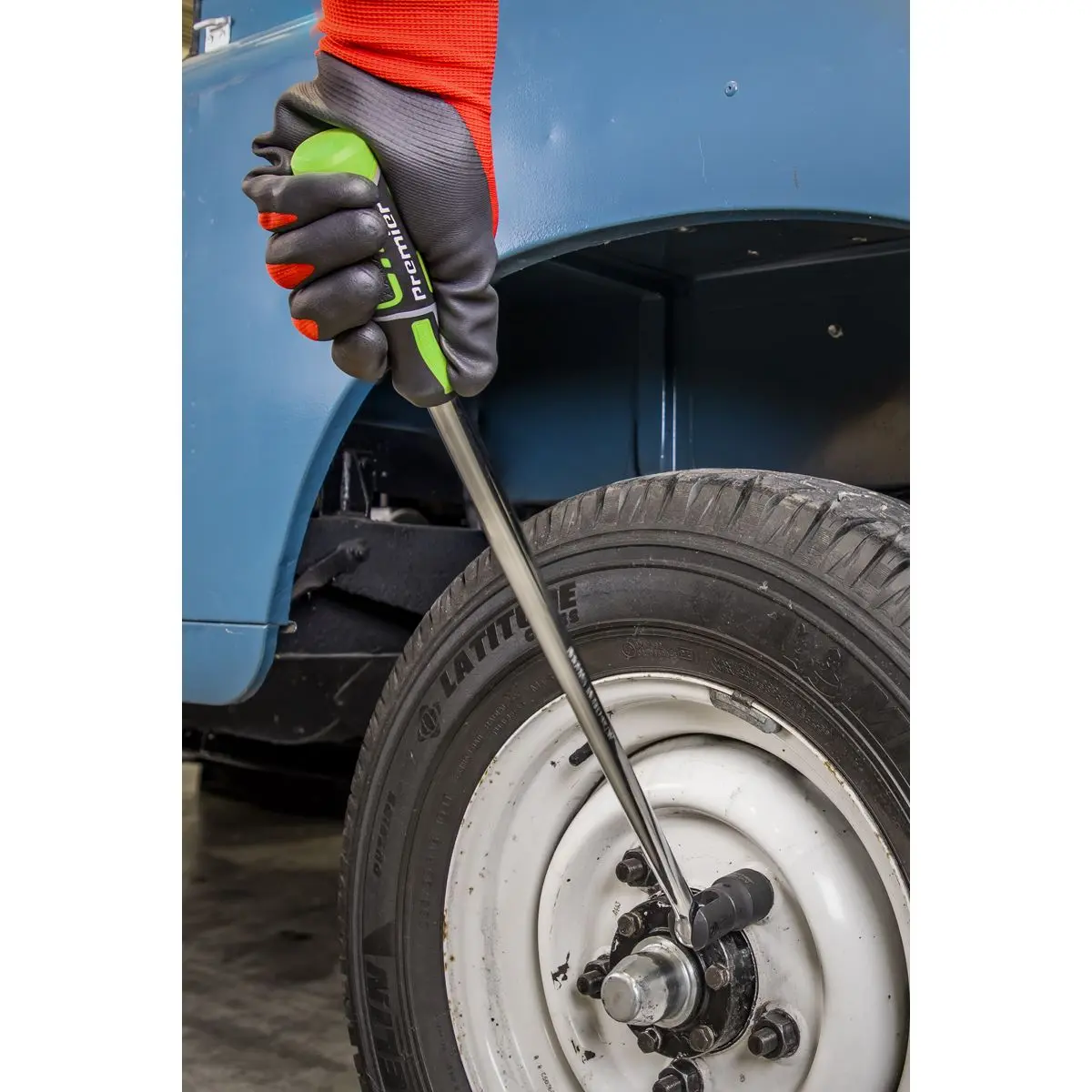 Sealey Breaker Bar 600mm 1/2" Drive Hi-Vis Green Premier Wheel Wrench Cracker - Image 5