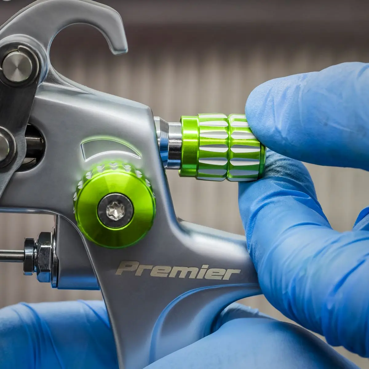 Sealey Premier LVLP Gravity Feed Spray Gun - 1.4mm Set-Up - Image 5