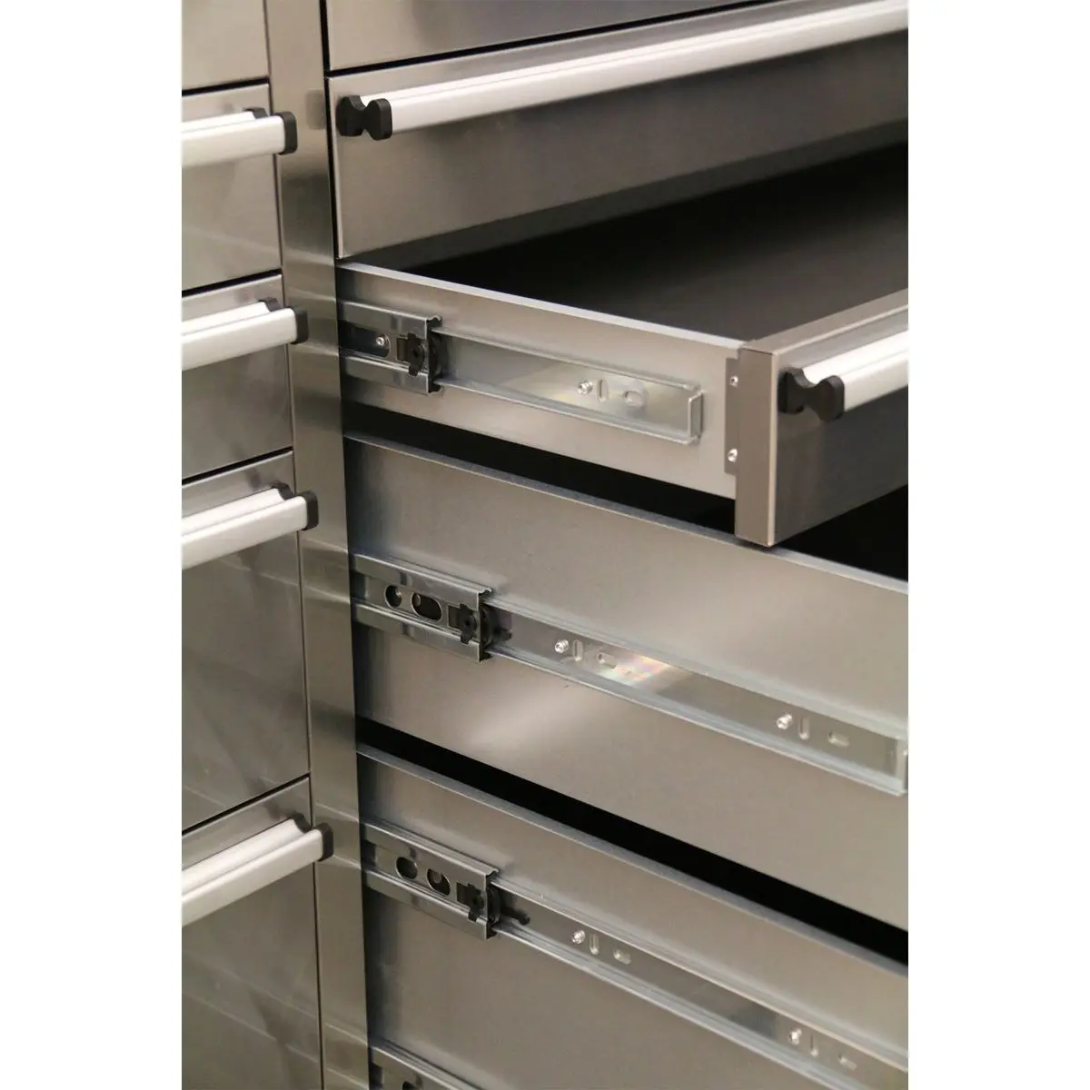 Sealey Premier Mobile Stainless Steel Tool Cabinet 10 Drawer & Cupboard - Image 12