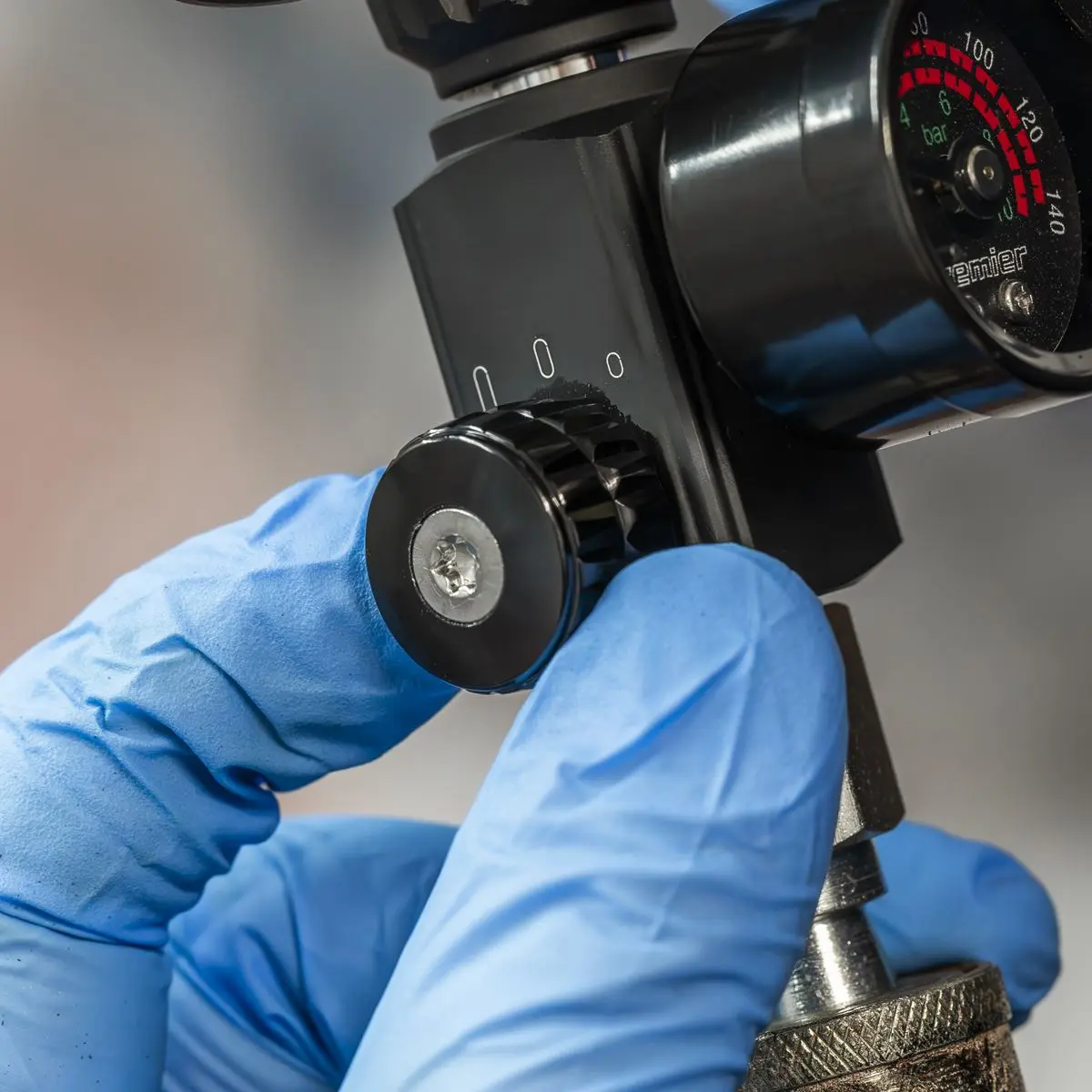 Sealey Premier On-Gun Air Pressure Regulator/Gauge with Glass Lens - Image 6