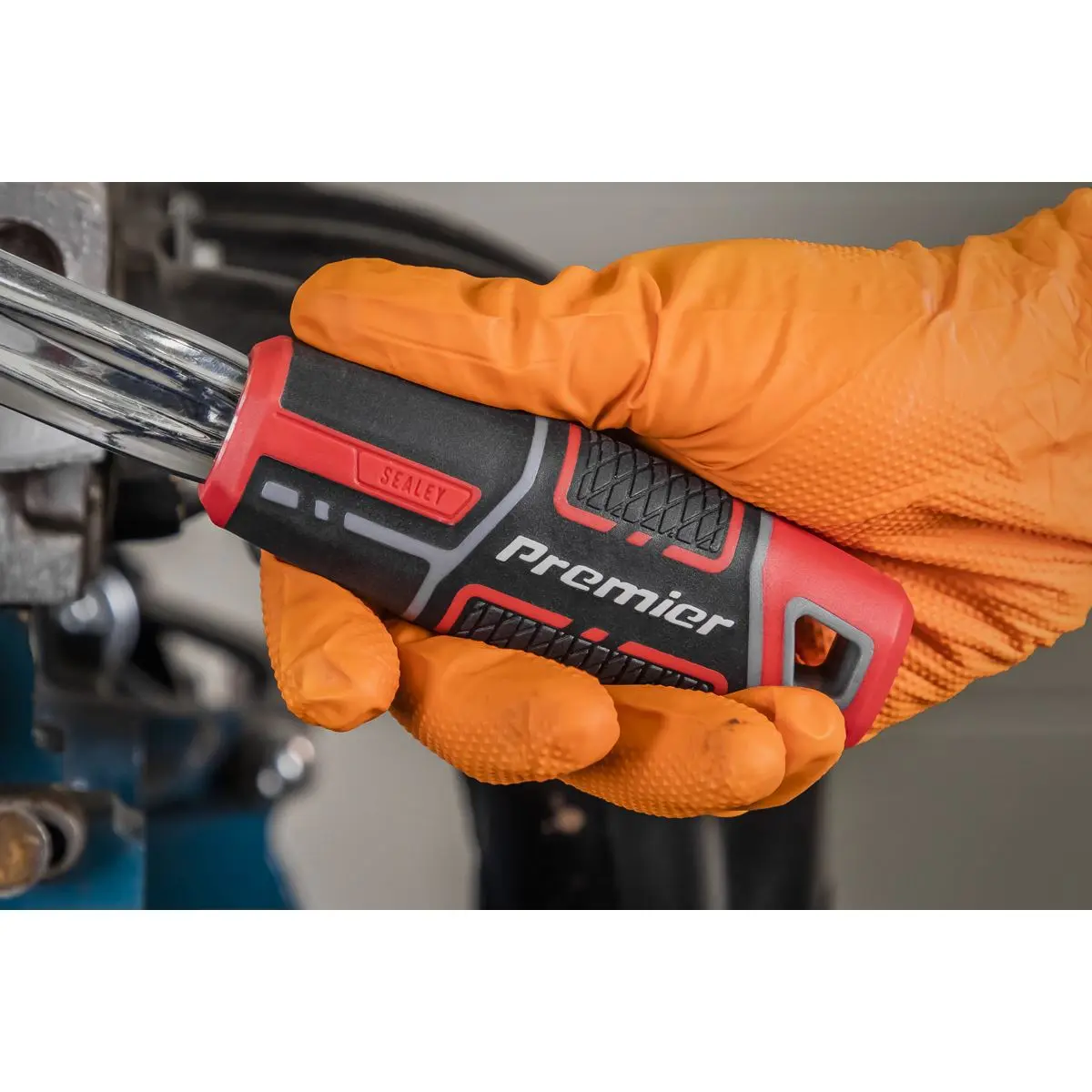 Sealey Premier Ratchet Wrench 3/8"Sq Drive Offset Pear-Head with Flip Reverse - Image 7