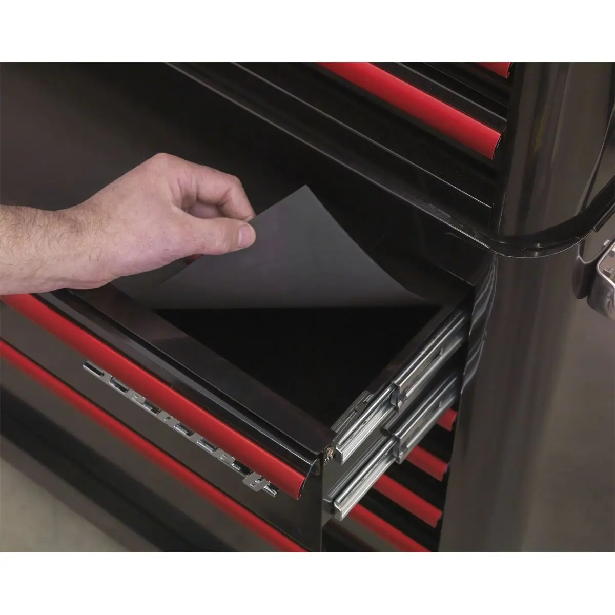 Sealey Premier Rollcab 4 Drawer Retro Style- Black with Red Anodised Drawer Pulls - Image 5