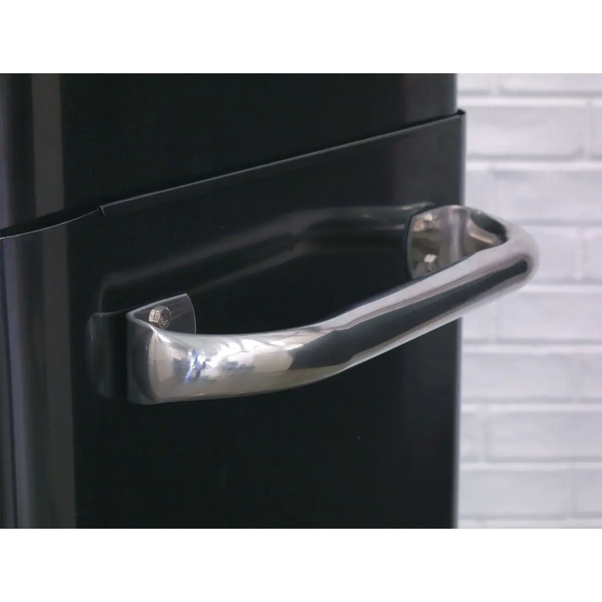 Sealey Premier Rollcab 6 Drawer Wide Retro Style - Black with Red Anodised Drawer Pulls - Image 2
