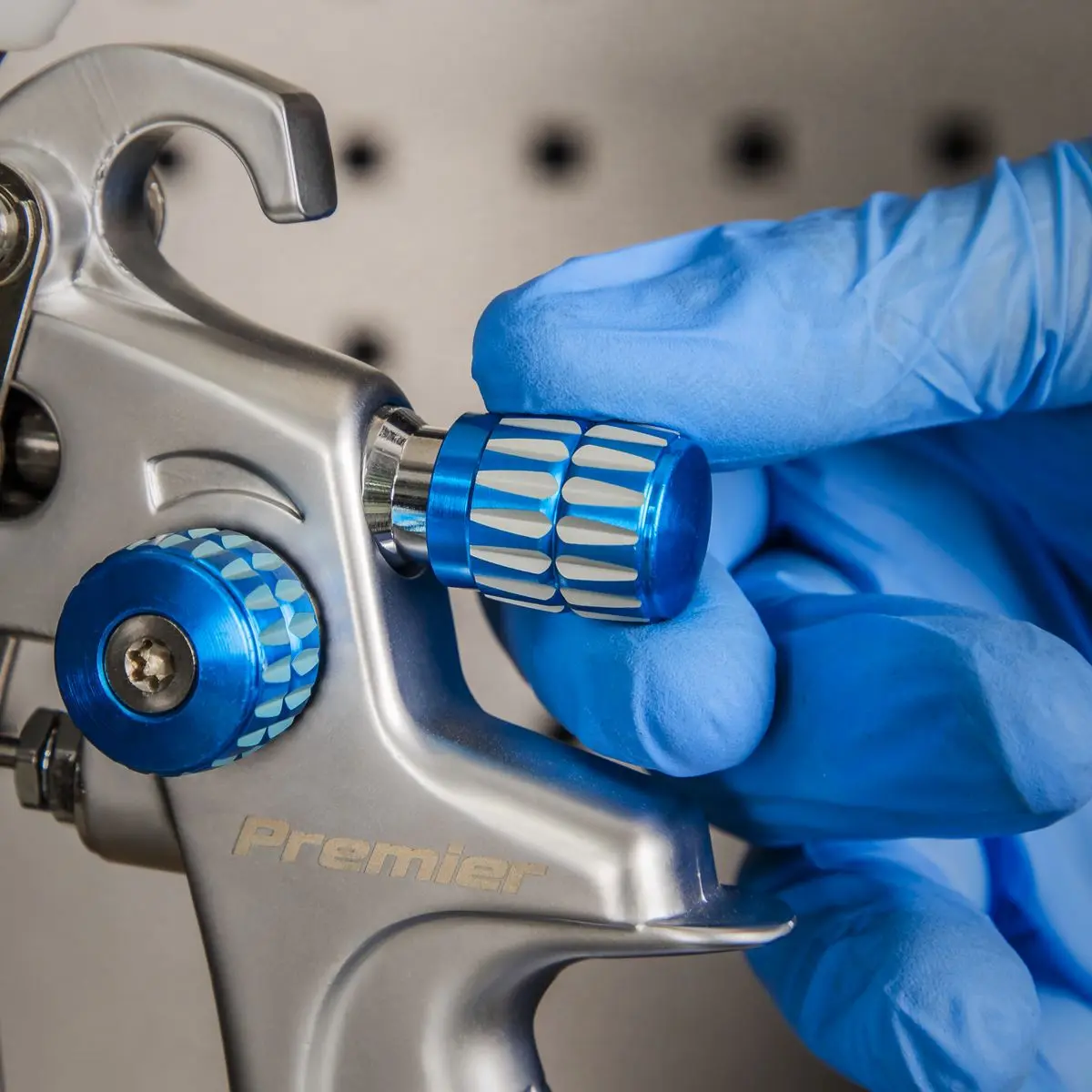 Sealey Premier SP Gravity Feed Spray Gun - 1.4mm Set-Up - Image 5