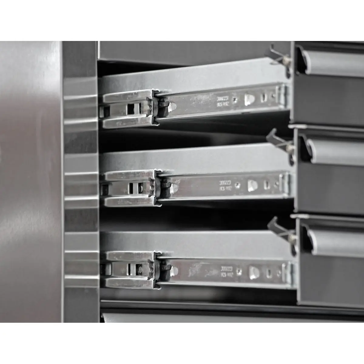 Sealey Premier Topchest 8 Drawer 1055mm Extra-Wide Stainless Steel Heavy-Duty - Image 9