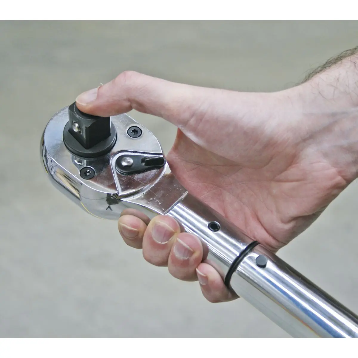 Sealey Premier Torque Wrench 3/4"Sq Drive 237-983Nm(150-750lb.ft) Push-Through Calibrated - Image 2