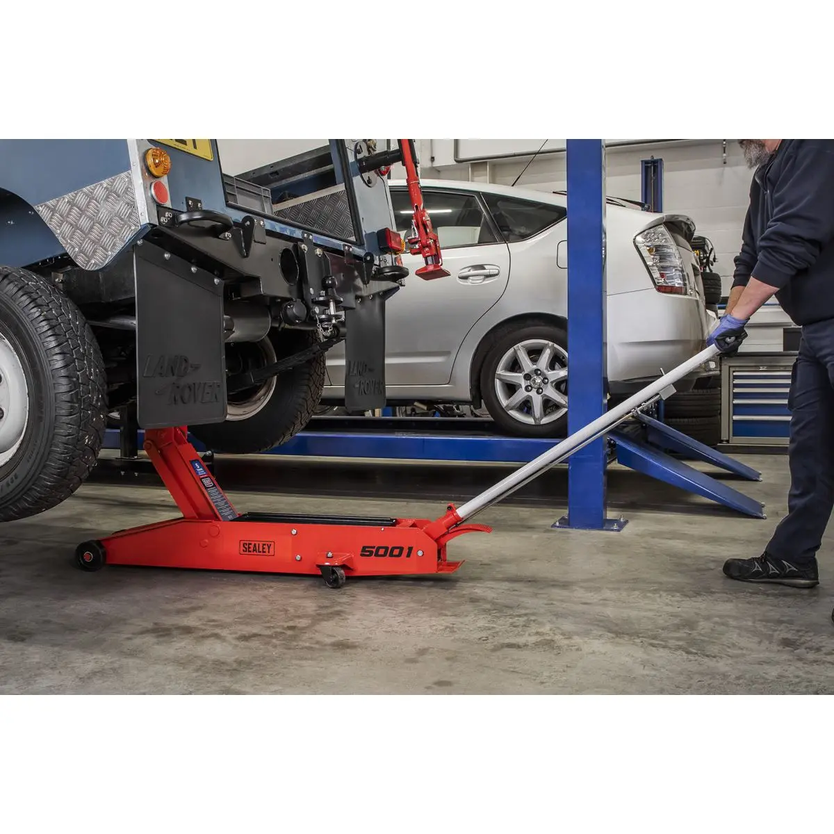 Sealey Premier Premier Long Reach Trolley Jack 5 Tonne - Image 4