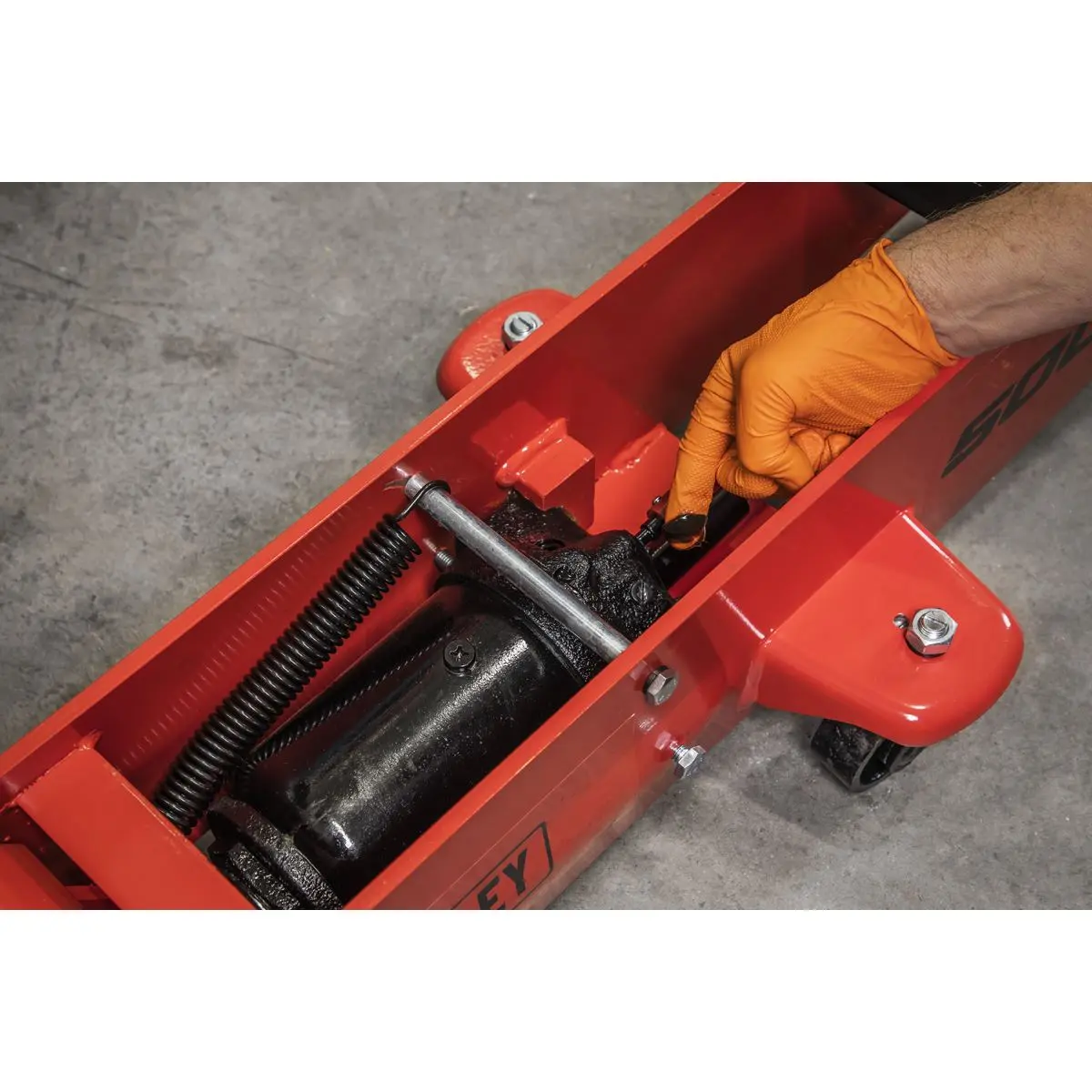 Sealey Premier Premier Long Reach Trolley Jack 5 Tonne - Image 7