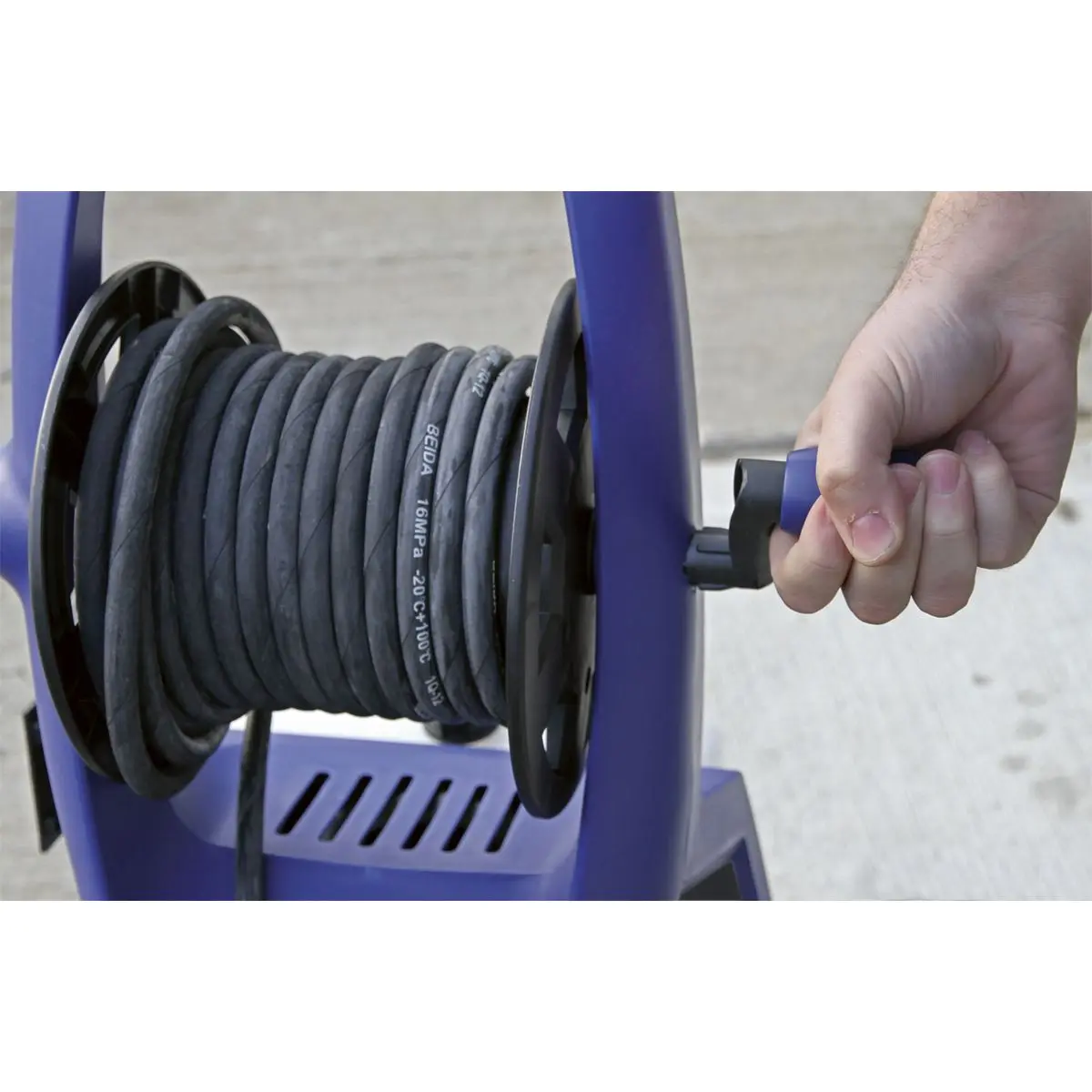 Sealey Professional Pressure Washer 140bar with Accessories - Image 6
