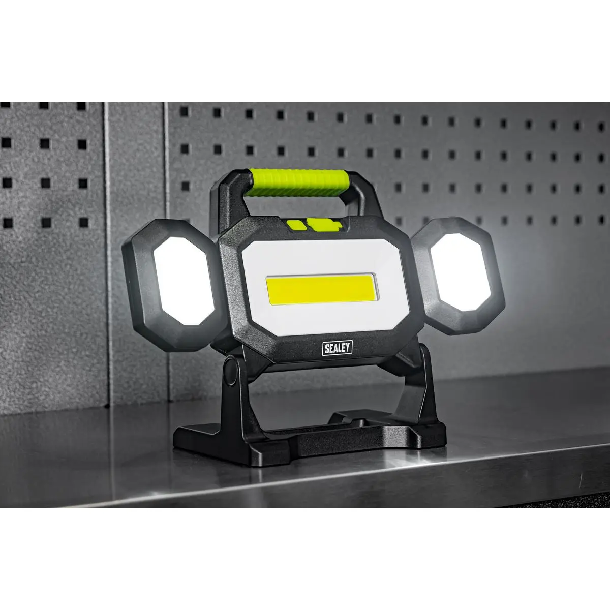 Sealey Rechargeable Flexible Floodlight 31W & 26W COB LED - Image 12