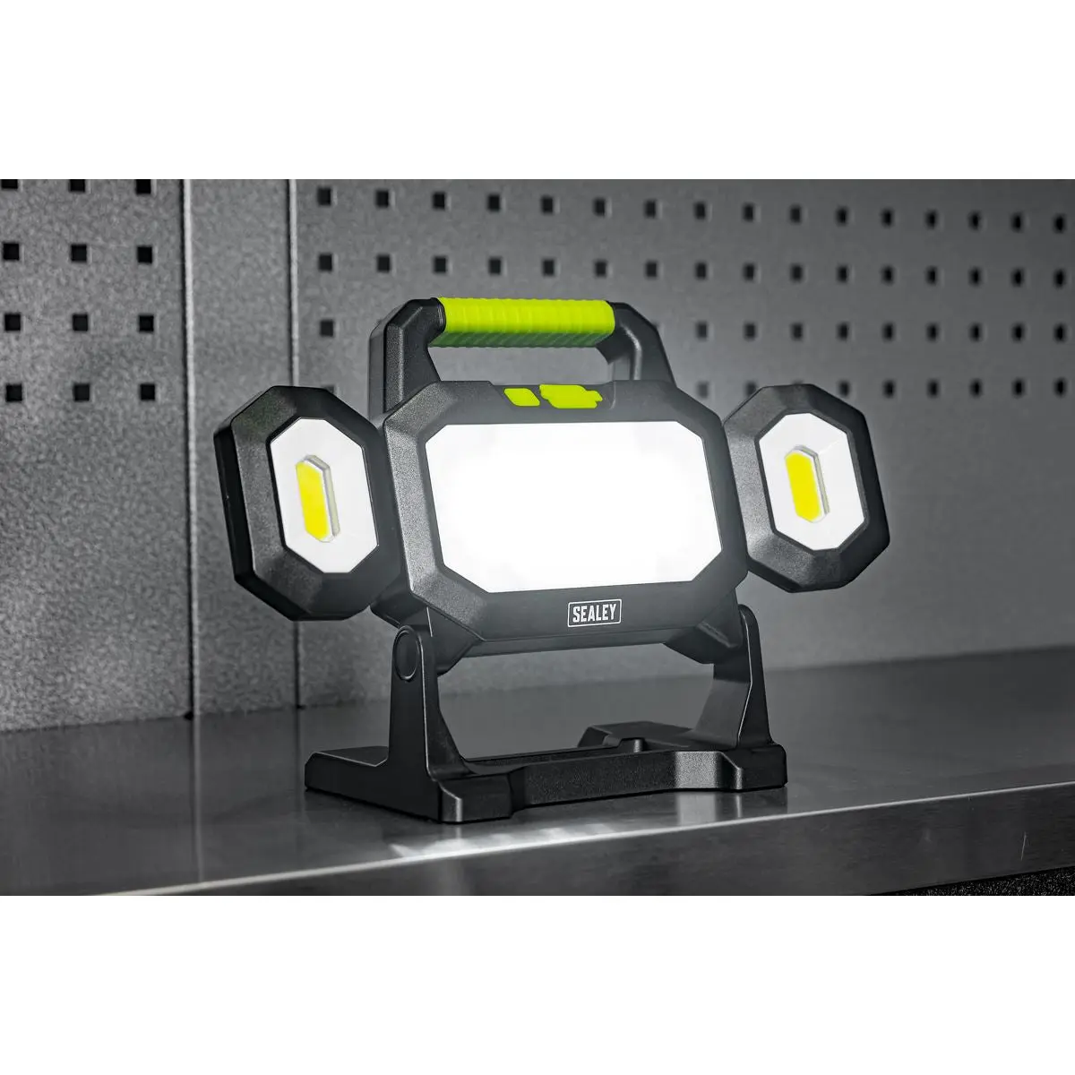 Sealey Rechargeable Flexible Floodlight 31W & 26W COB LED - Image 13