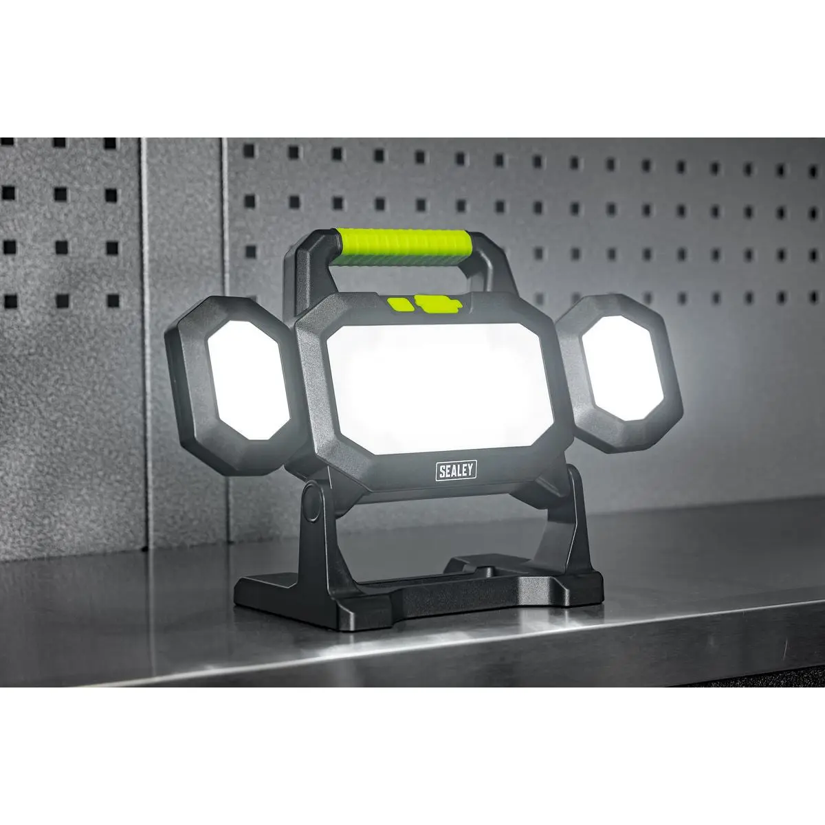 Sealey Rechargeable Flexible Floodlight 31W & 26W COB LED - Image 7