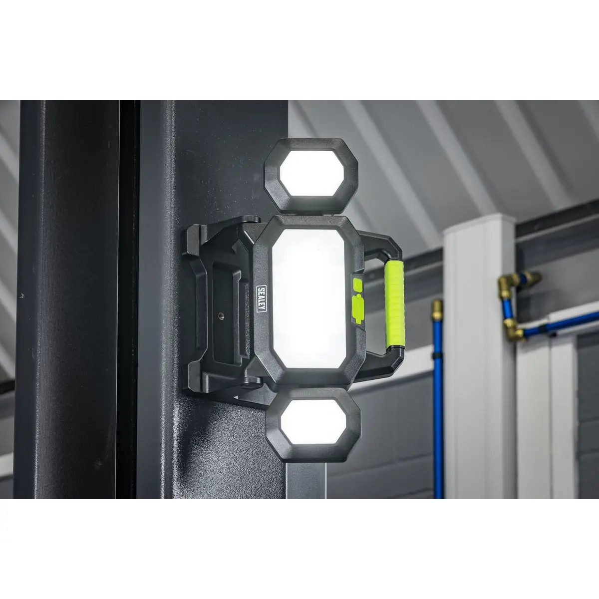 Sealey Rechargeable Flexible Floodlight 31W & 26W COB LED - Image 8