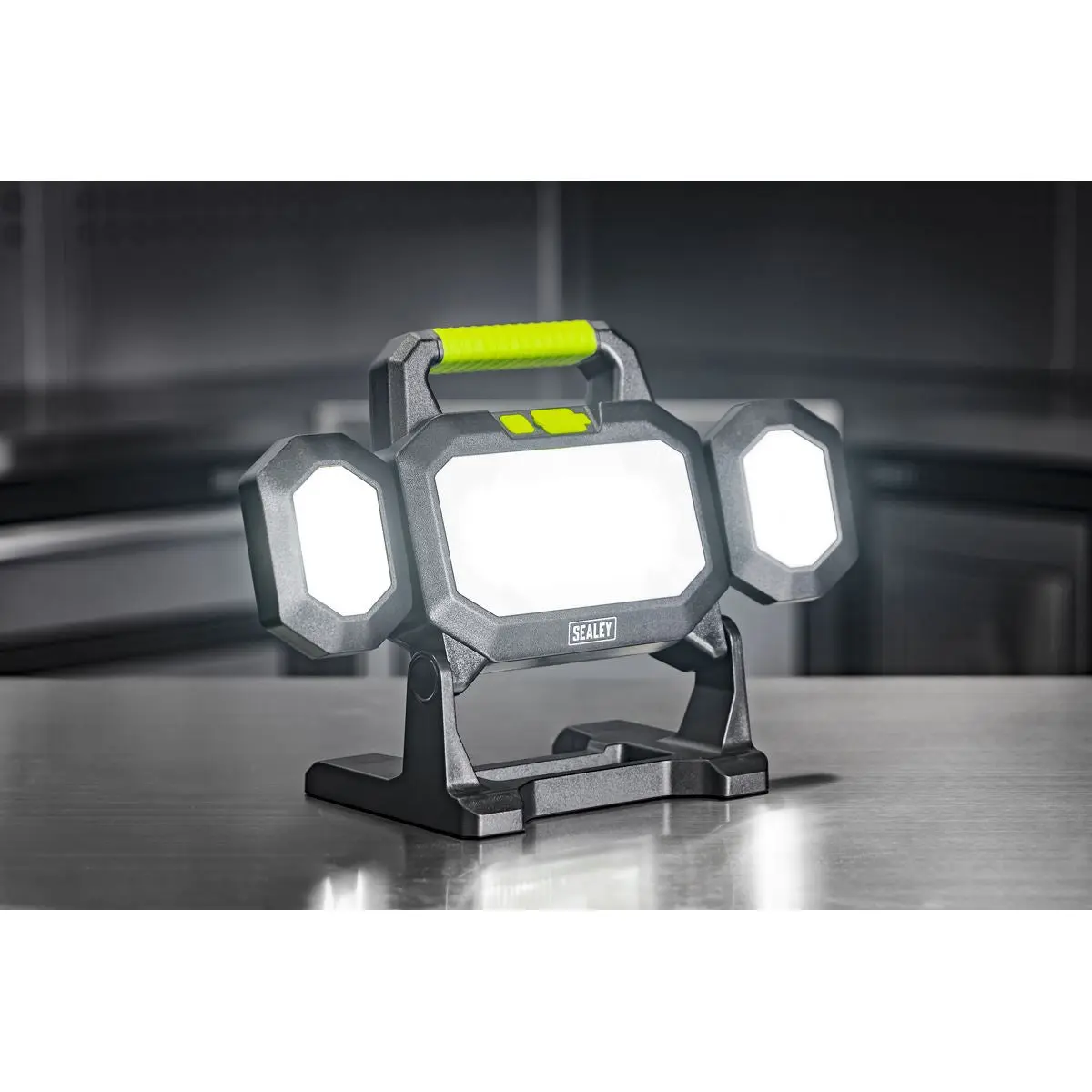 Sealey Rechargeable Flexible Floodlight 31W & 26W COB LED - Image 9