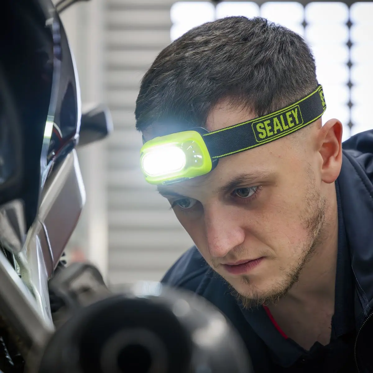 Sealey Rechargeable Head Torch with Auto-Sensor 8W COB LED - Green - Image 6