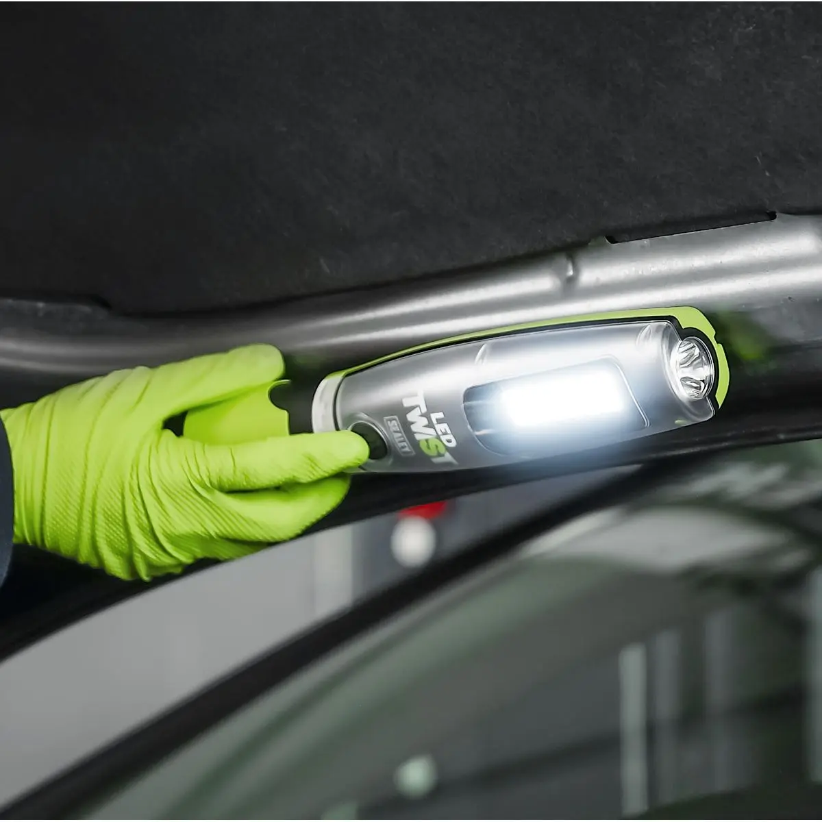 Sealey Rechargeable LED Twist® Inspection Light 20W COB + 3W SMD, 3000lm, Magnetic Base & Power Bank - Image 6