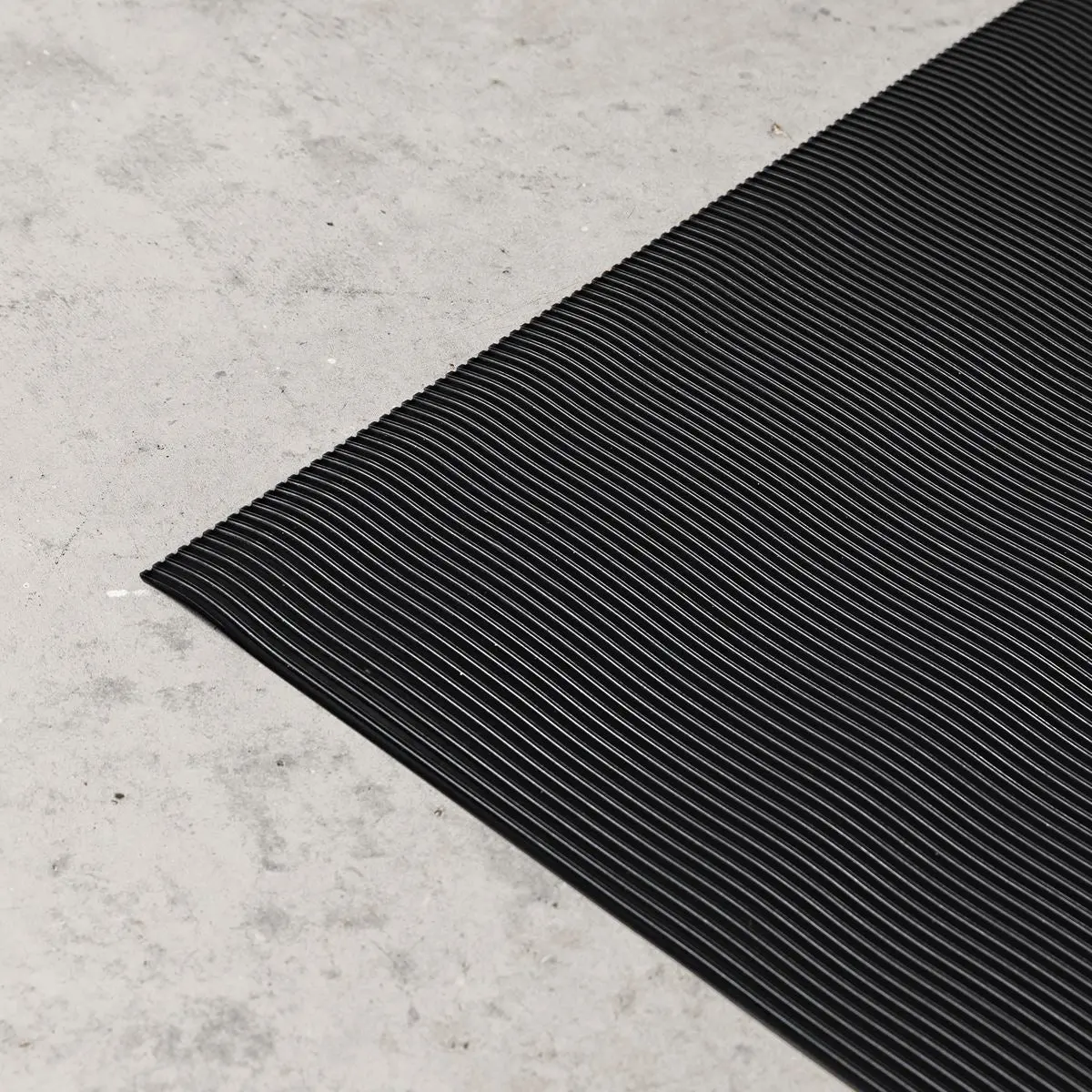 Sealey Ribbed Workshop Matting 1000 x 2500mm - Image 8