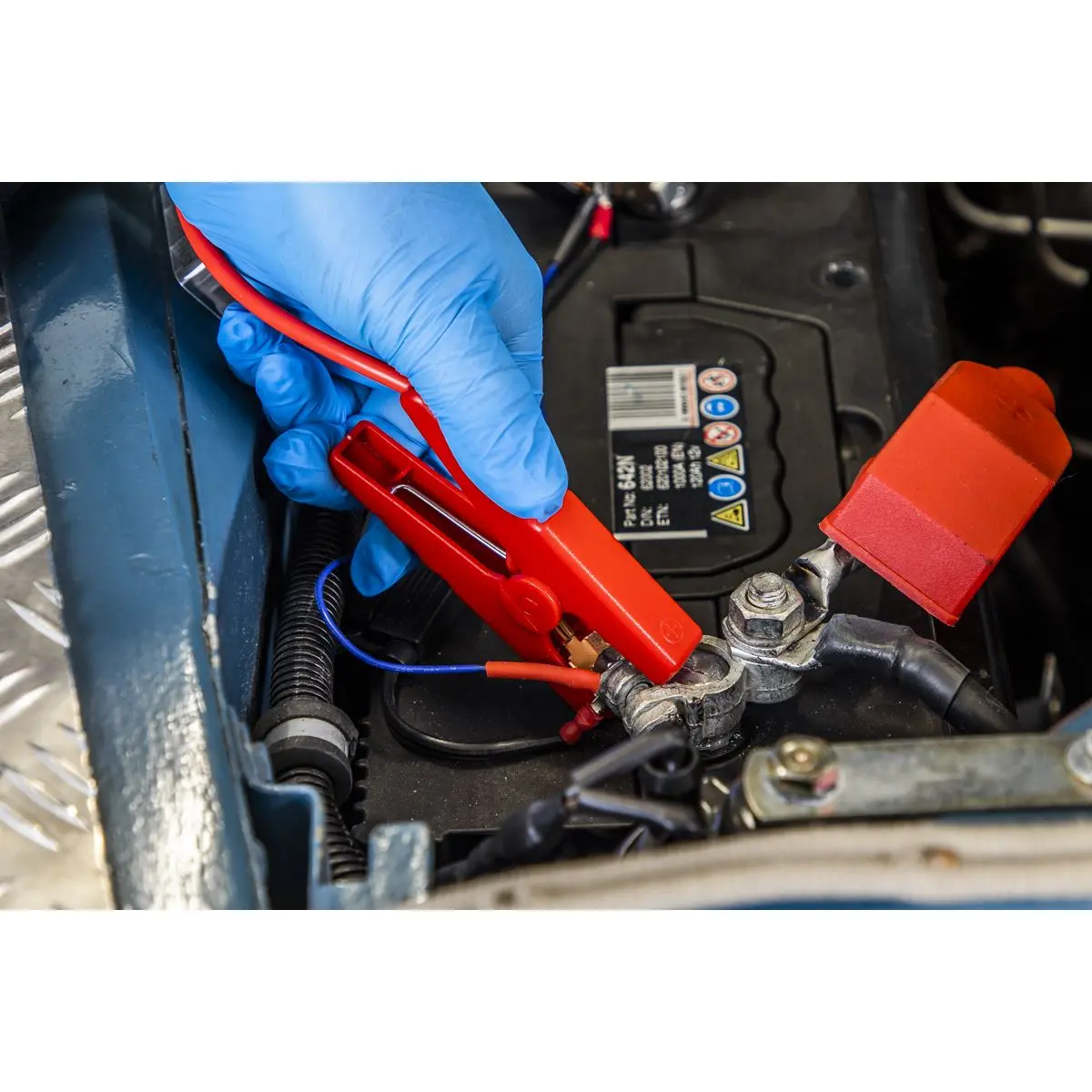 Sealey RoadStart® 600A 12V Lithium-ion Jump Starter Power Pack - Image 6