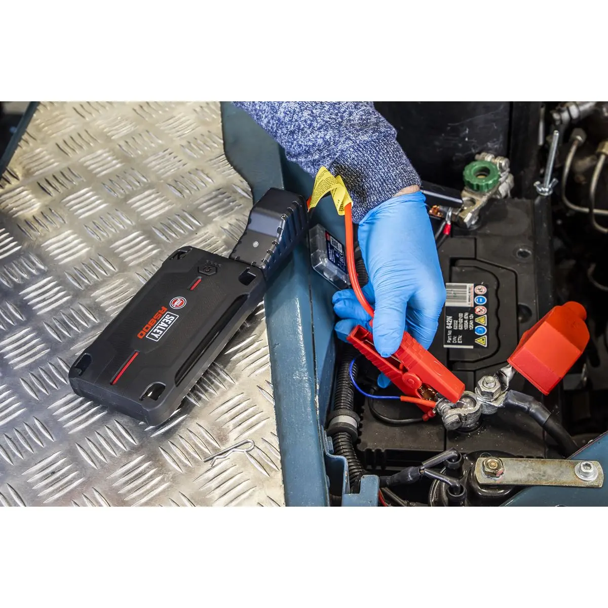Sealey RoadStart® 800A 12V Lithium-ion Jump Starter Power Pack - Image 6