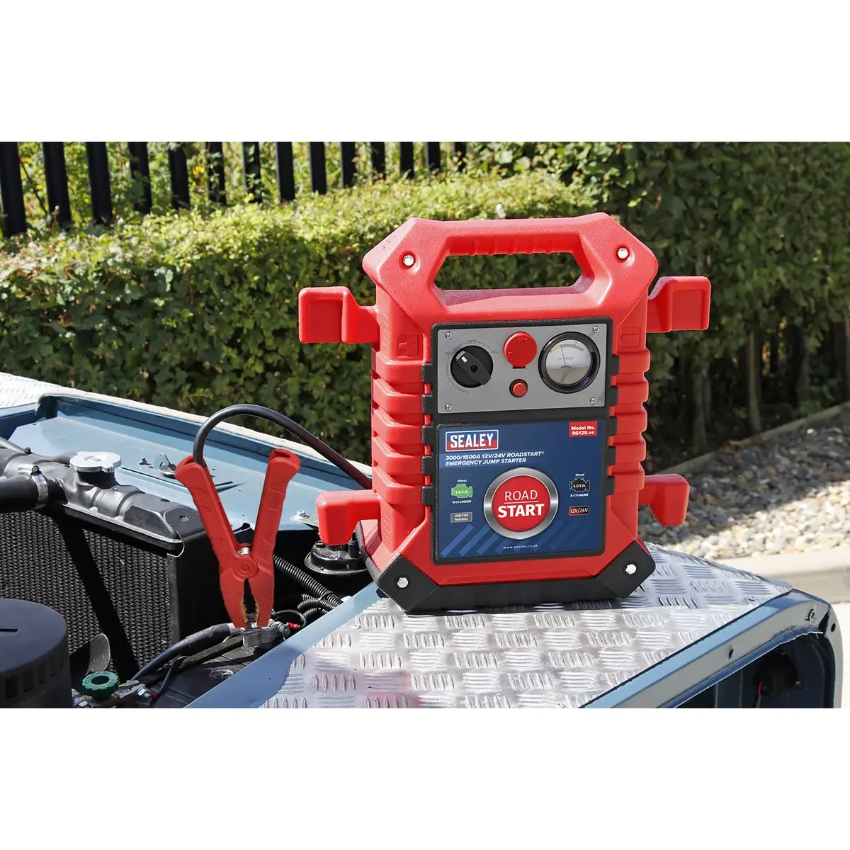 Sealey RoadStart® Emergency Jump Starter 12/24V 3000/1500 Peak Amps - Image 6
