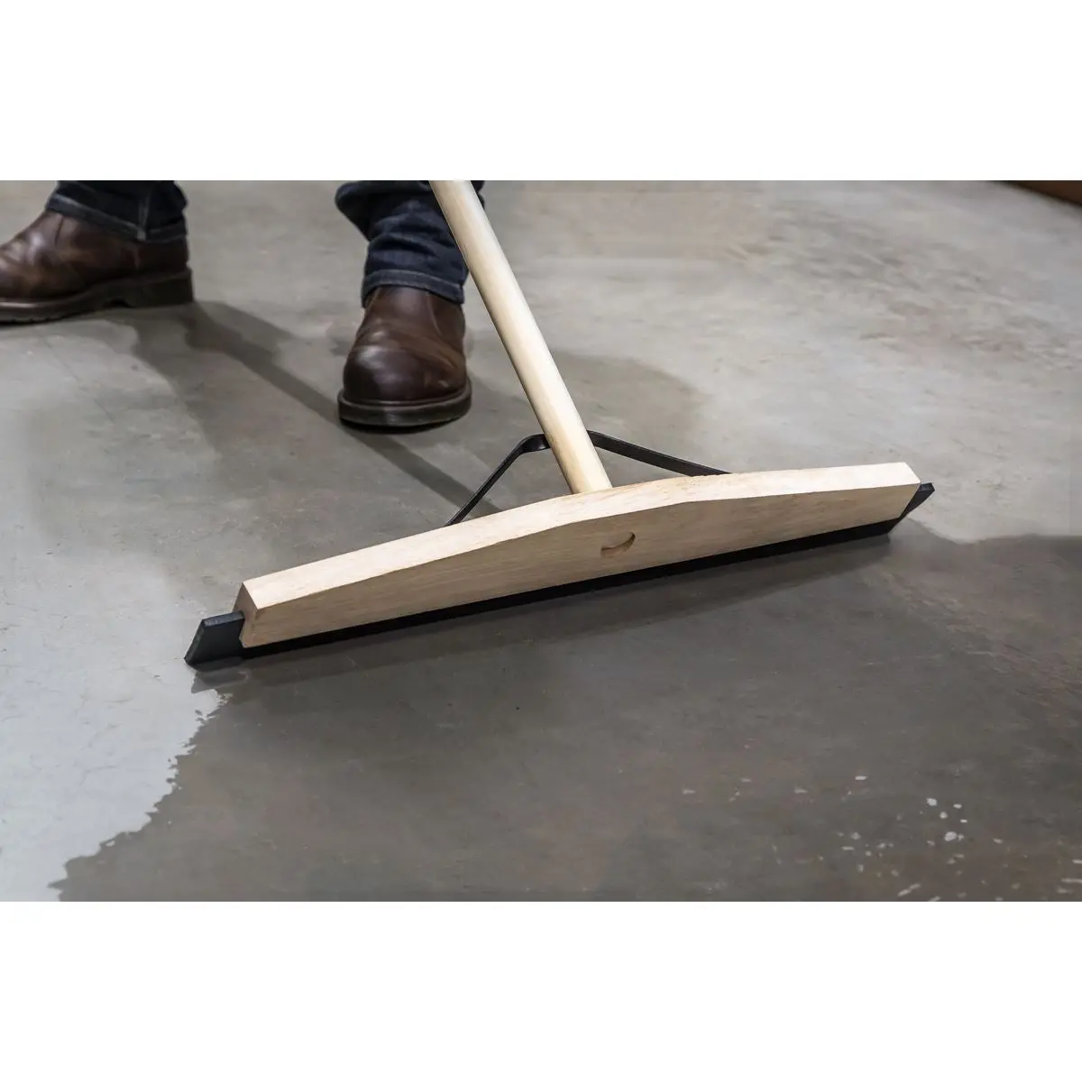 Sealey Rubber Floor Squeegee 24"(600mm) with Wooden Handle - Image 2