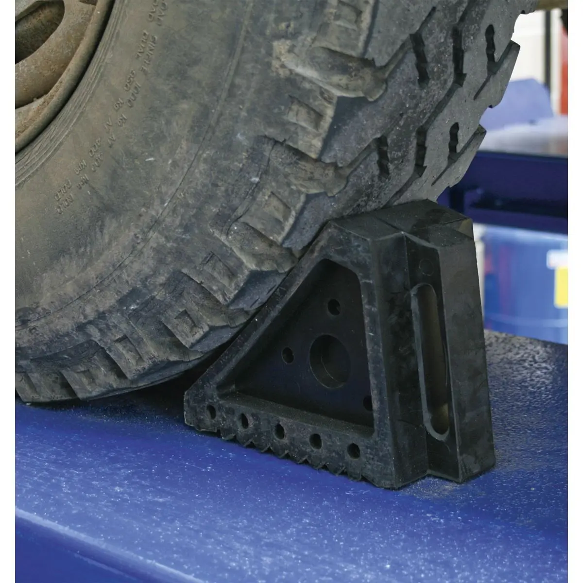 Sealey Rubber Wheel Chocks - Pair - Image 4