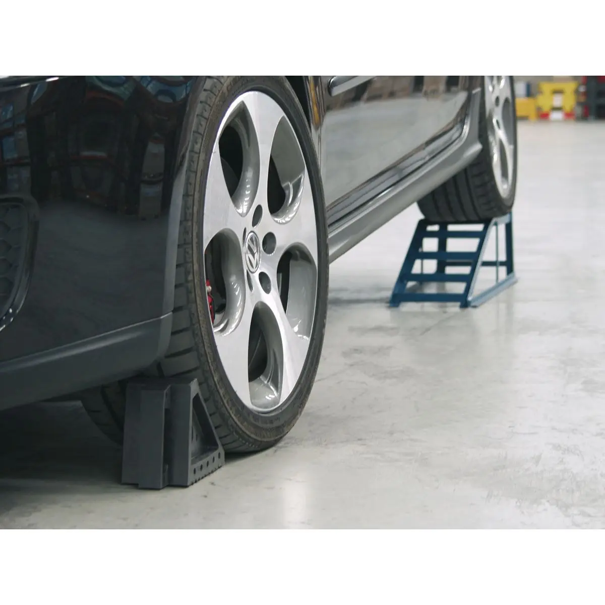 Sealey Rubber Wheel Chocks - Pair - Image 6