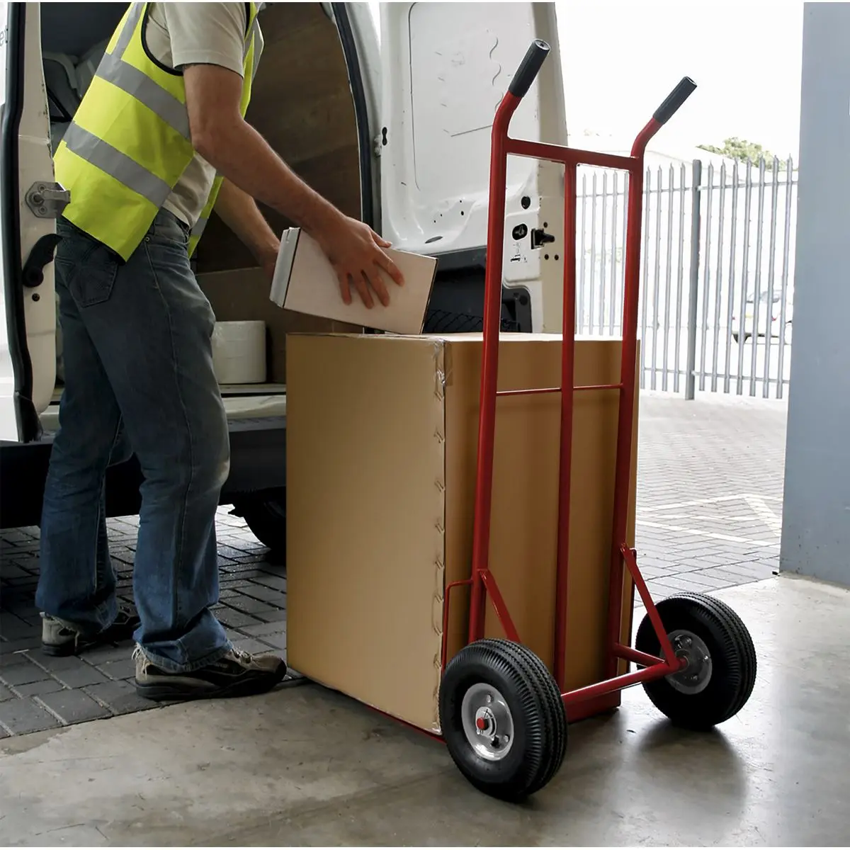 Sealey Folding Sack Truck with Pneumatic Tyres 250kg Capacity - Image 2