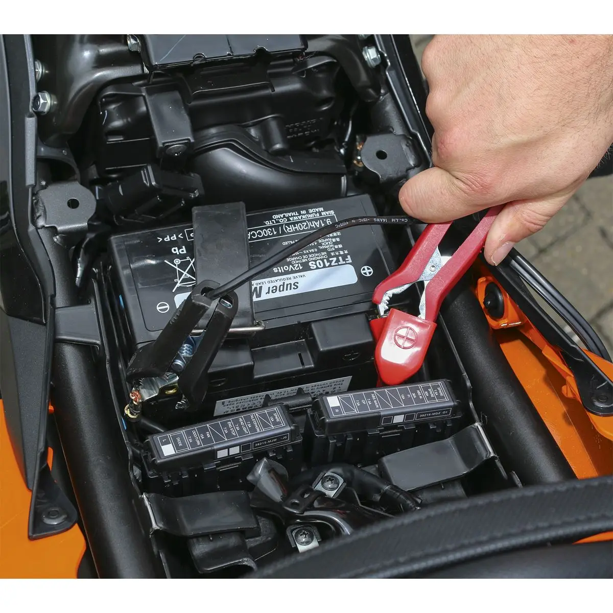 Sealey Intelligent Speed Charge Battery Charger/Maintainer 6A 12V - Image 2
