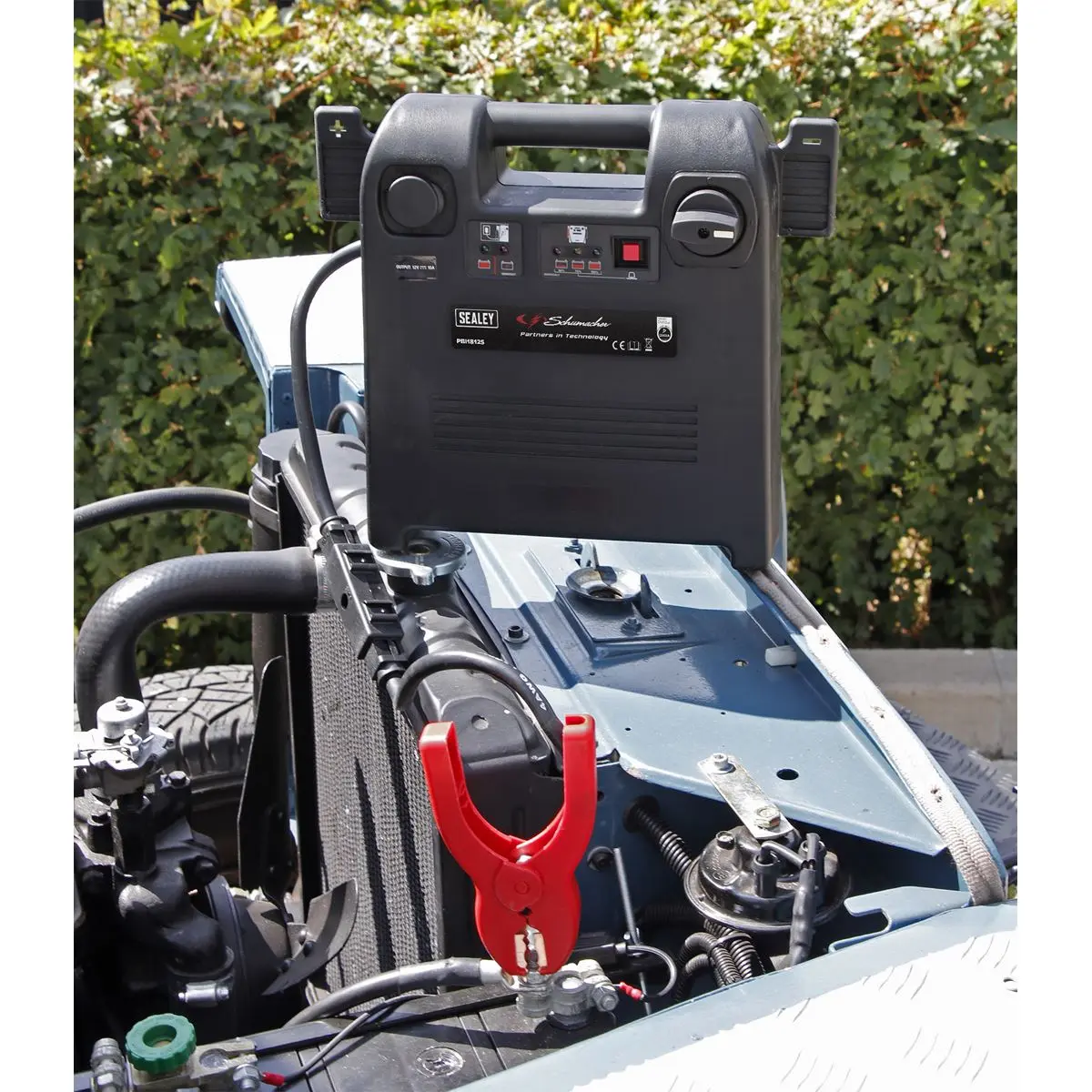 Sealey Schumacher Schumacher® RoadStart® Emergency Jump Starter 12V 1700 Peak Amps DEKRA Approved - Image 3