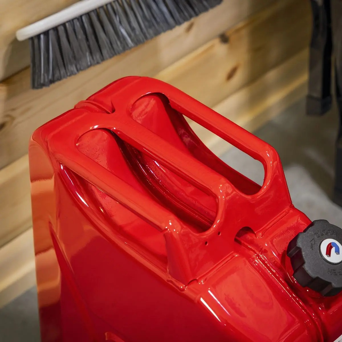 Sealey Screw Cap Metal Jerry Can 20L - Red - Image 5